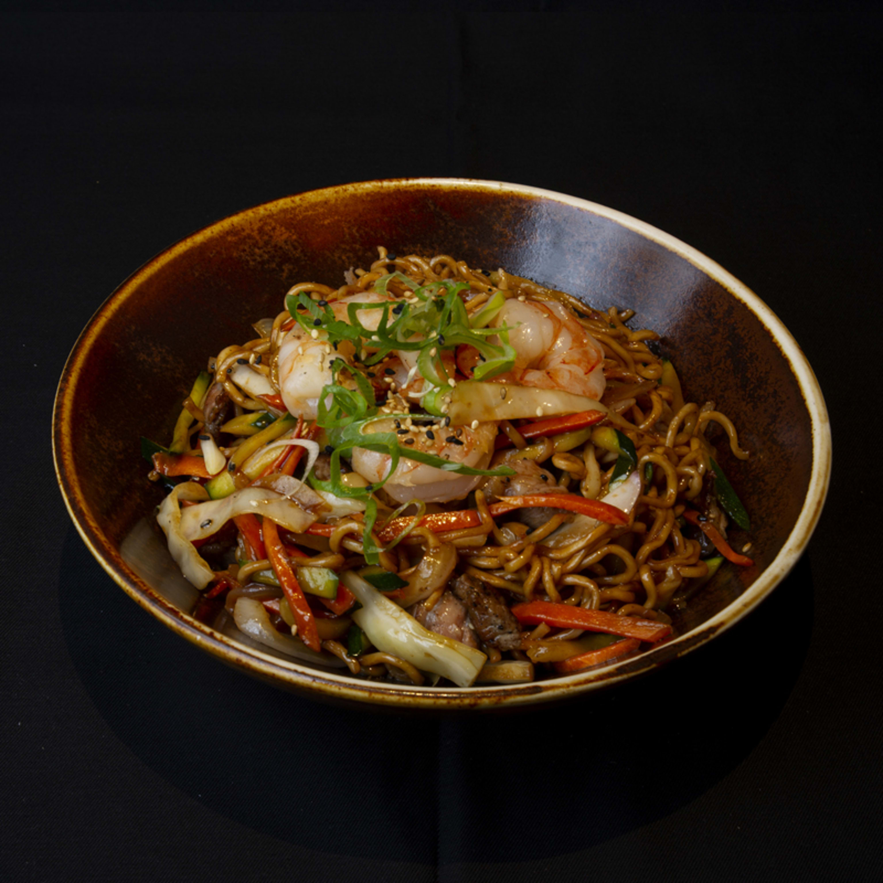 Yakisoba de pluma Ibérica con Langostinos