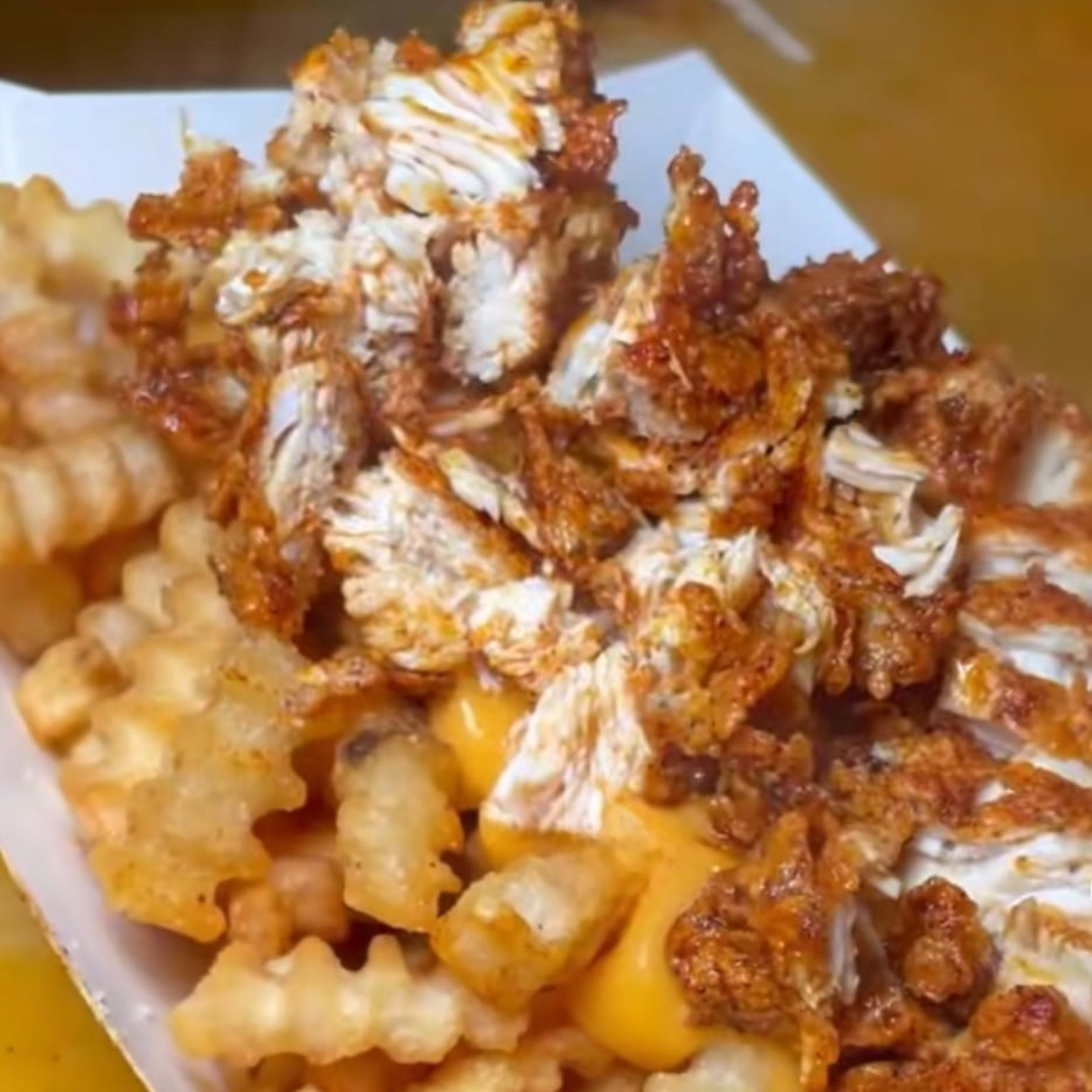 Patatas Chicken(Patata fritas y pollo)