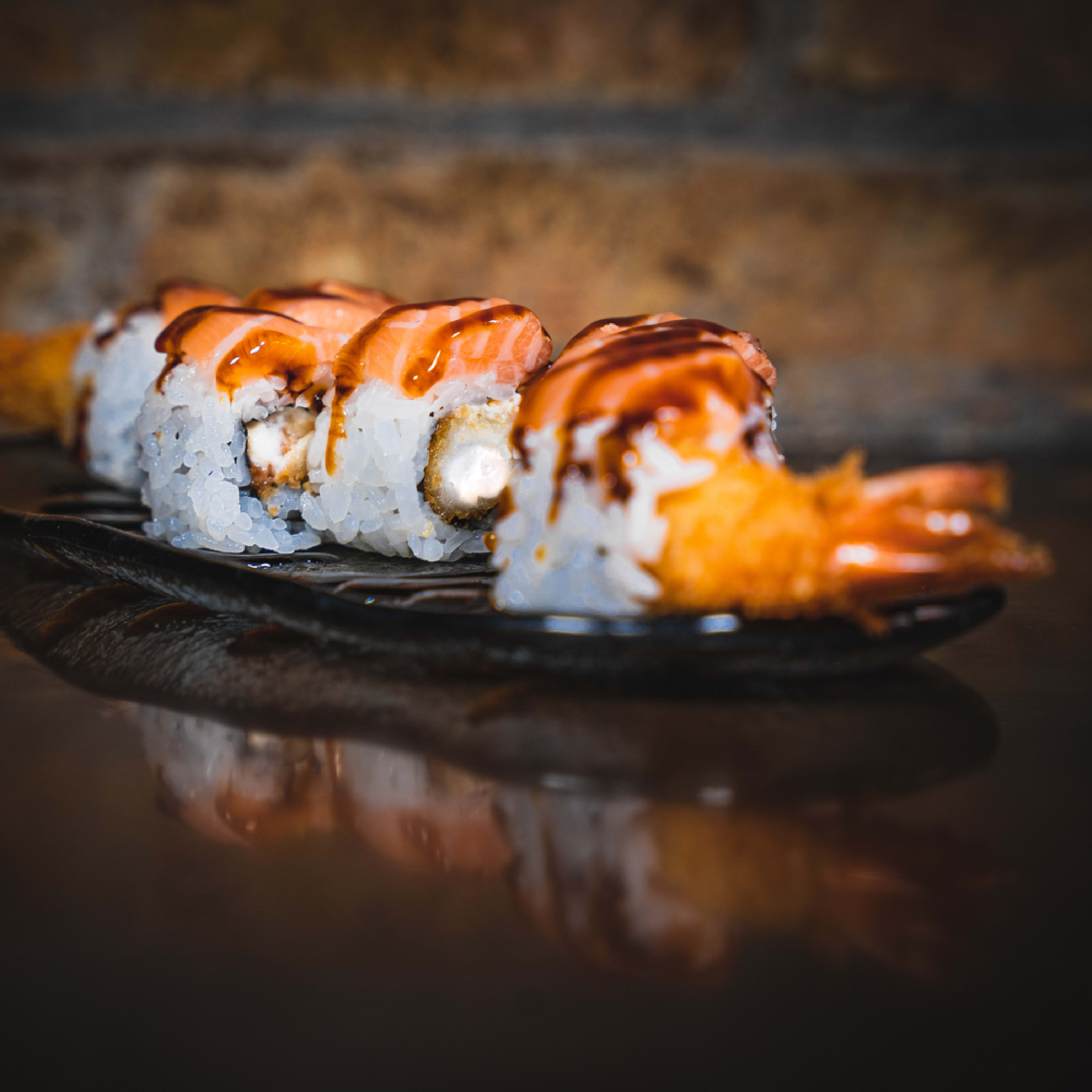 Uram. Ebi Salmon
