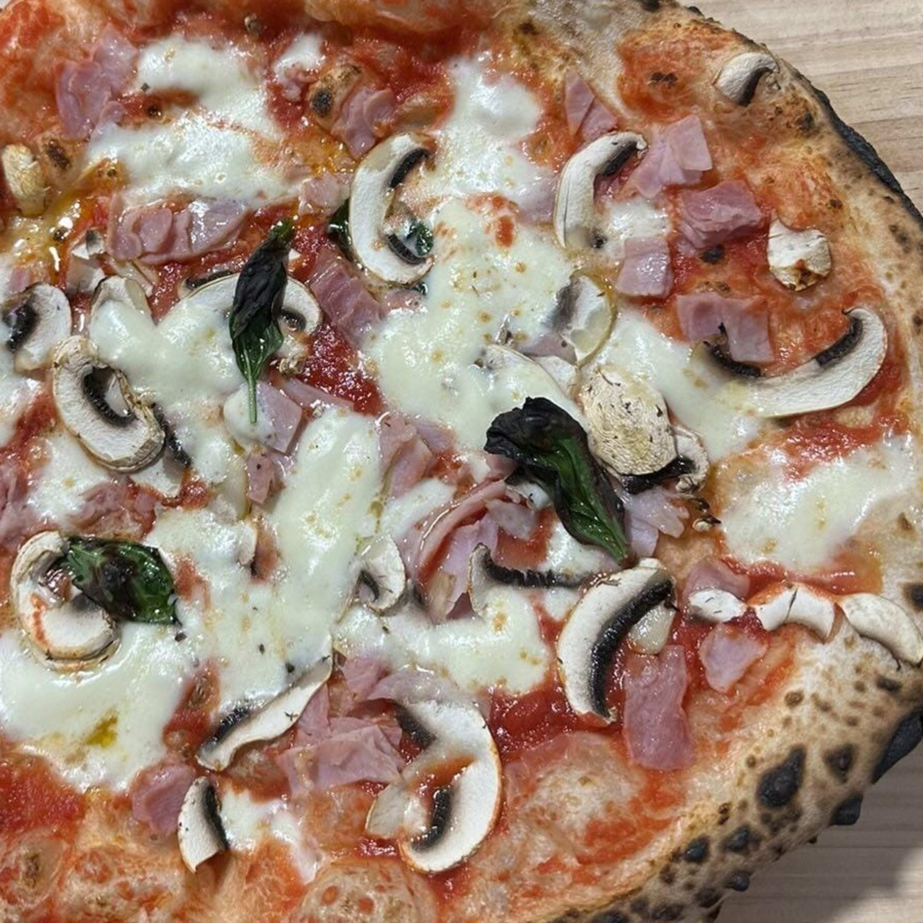 Prosciutto e Funghi