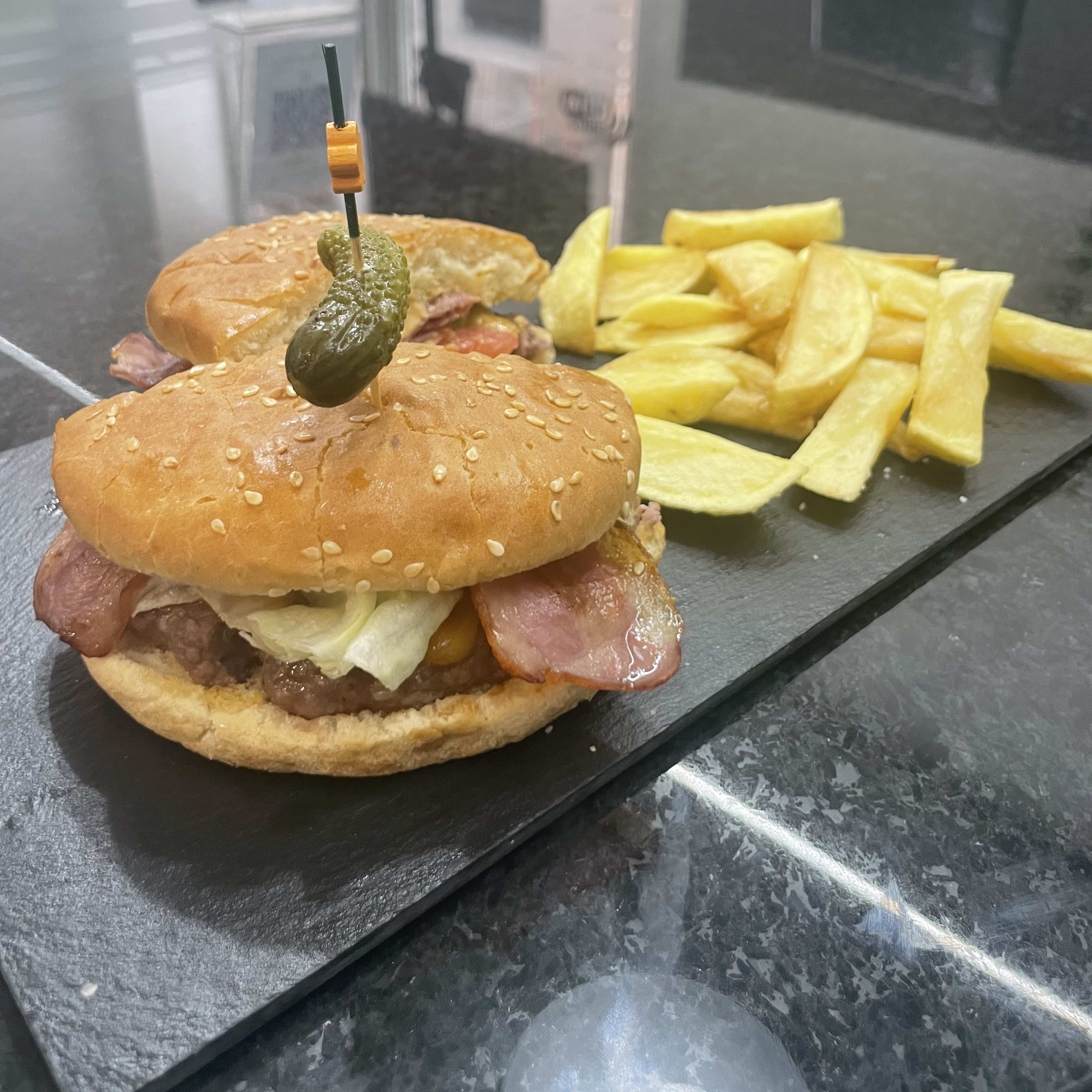 HABURGESA + PATATAS