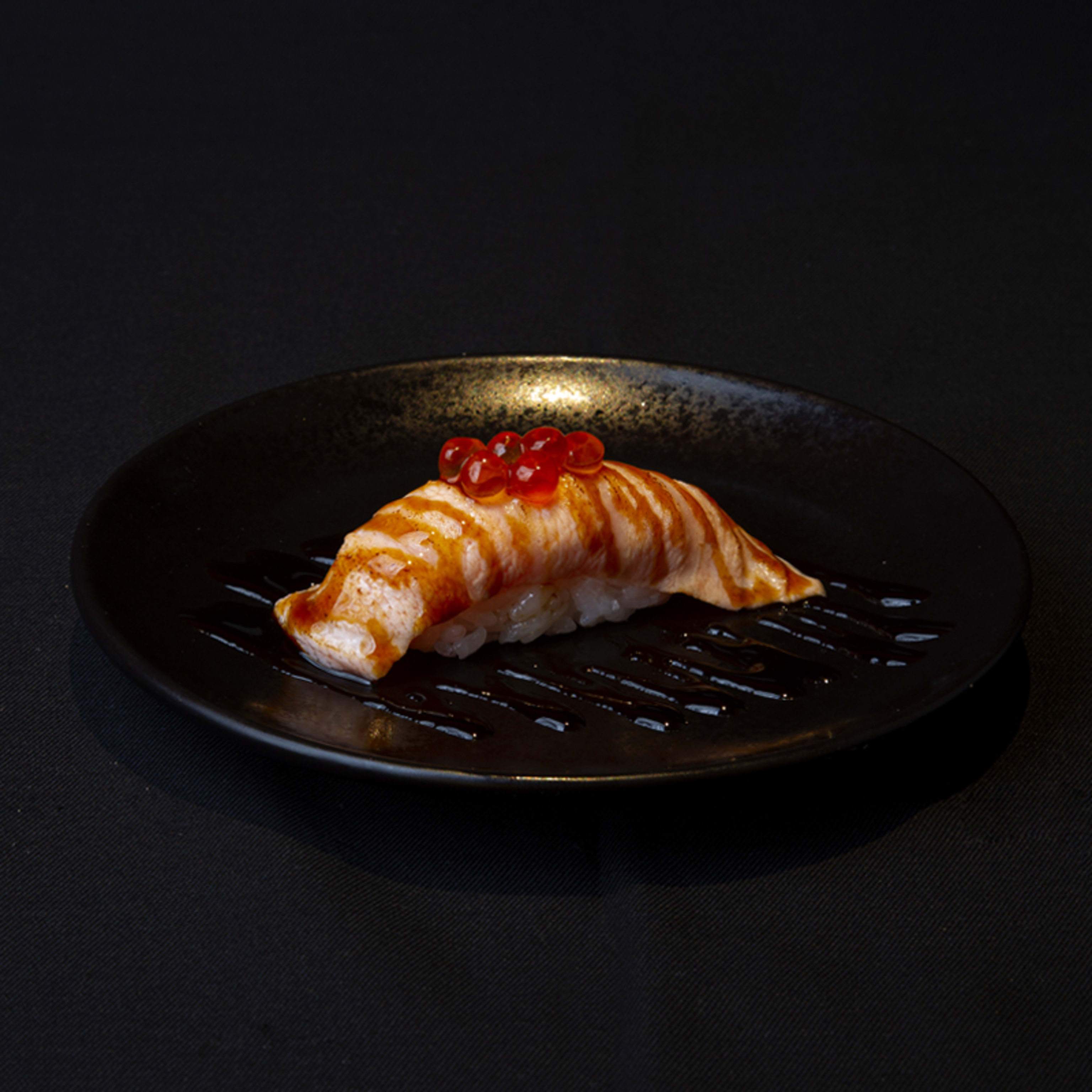 Nigiri de Salmón Aburi