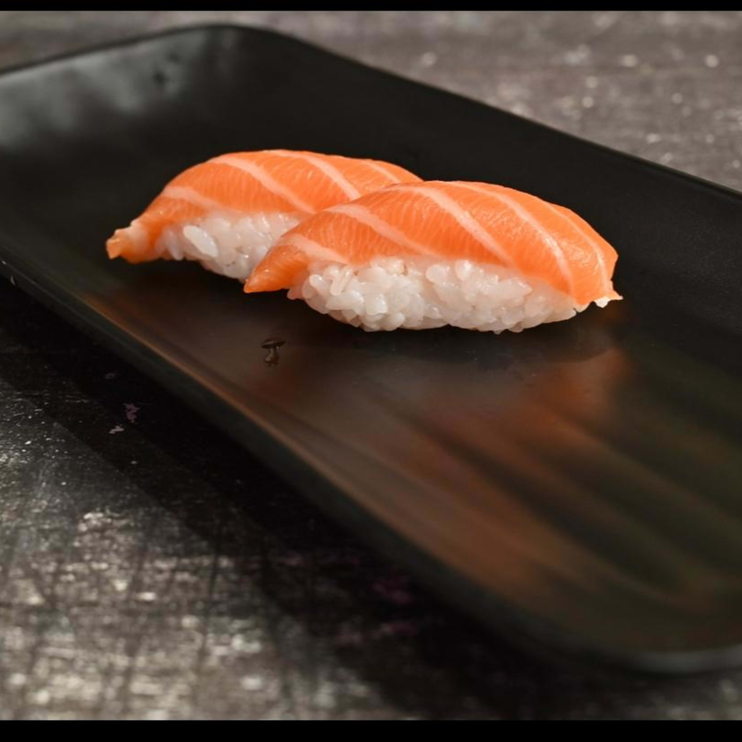 NIGIRI DE SALMÓN (4 UNIDADES)