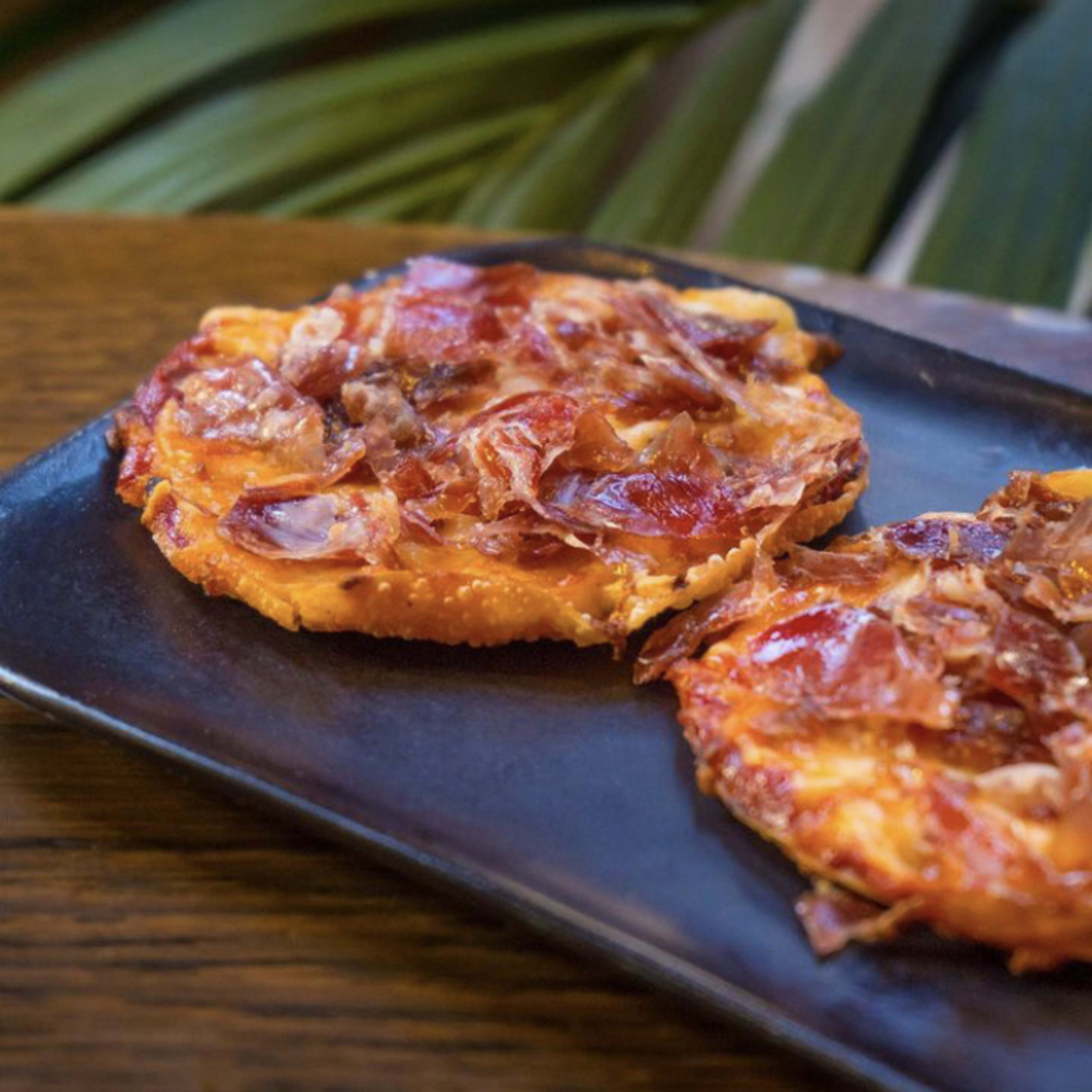Pizzetas de jamón ibérico y mozzarella (2uds)