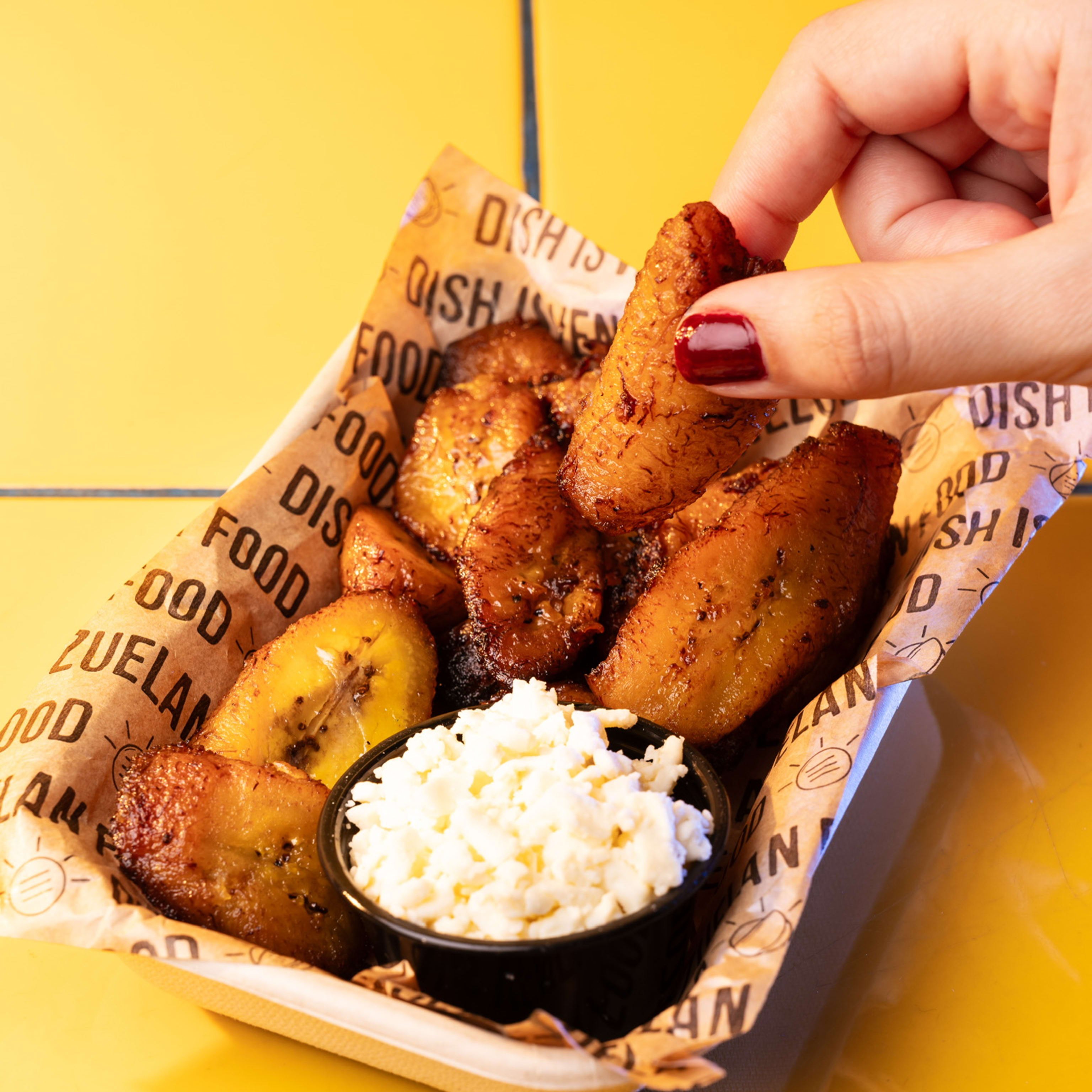 Tajadas de Plátano con Queso Blanco