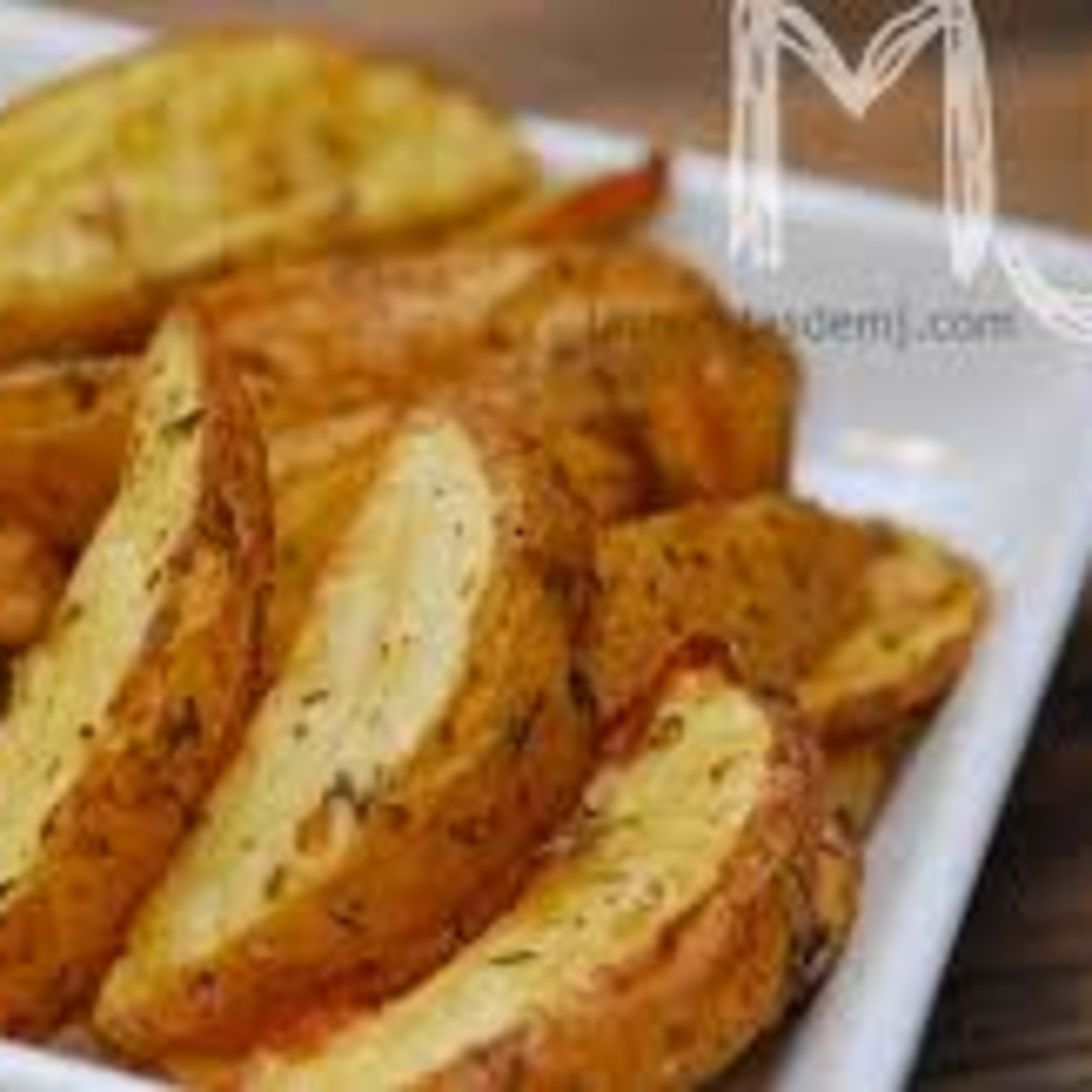 Patatas  gajos especiadas con salsa deluxe