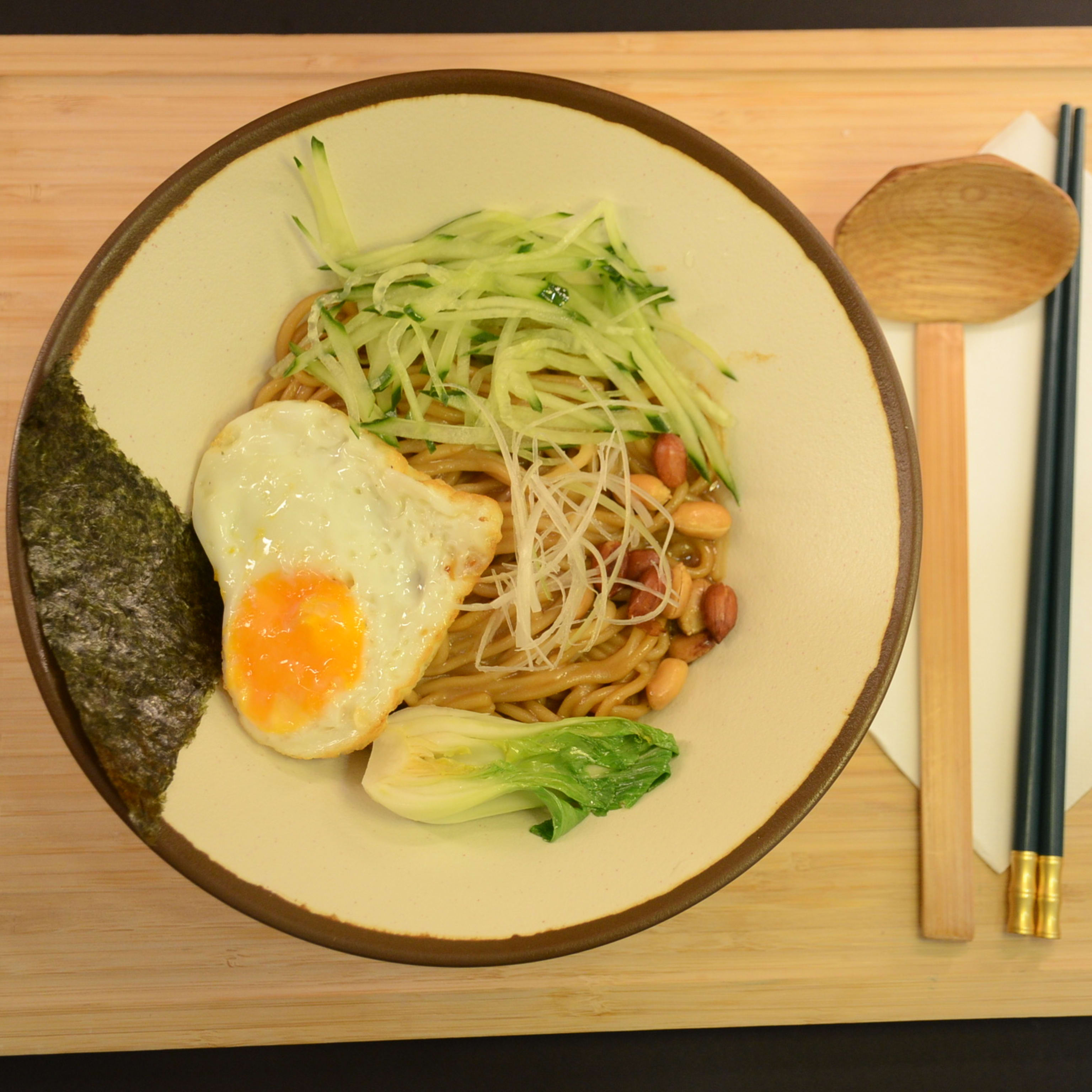 Ramen con salsa cacahuete sin caldo 