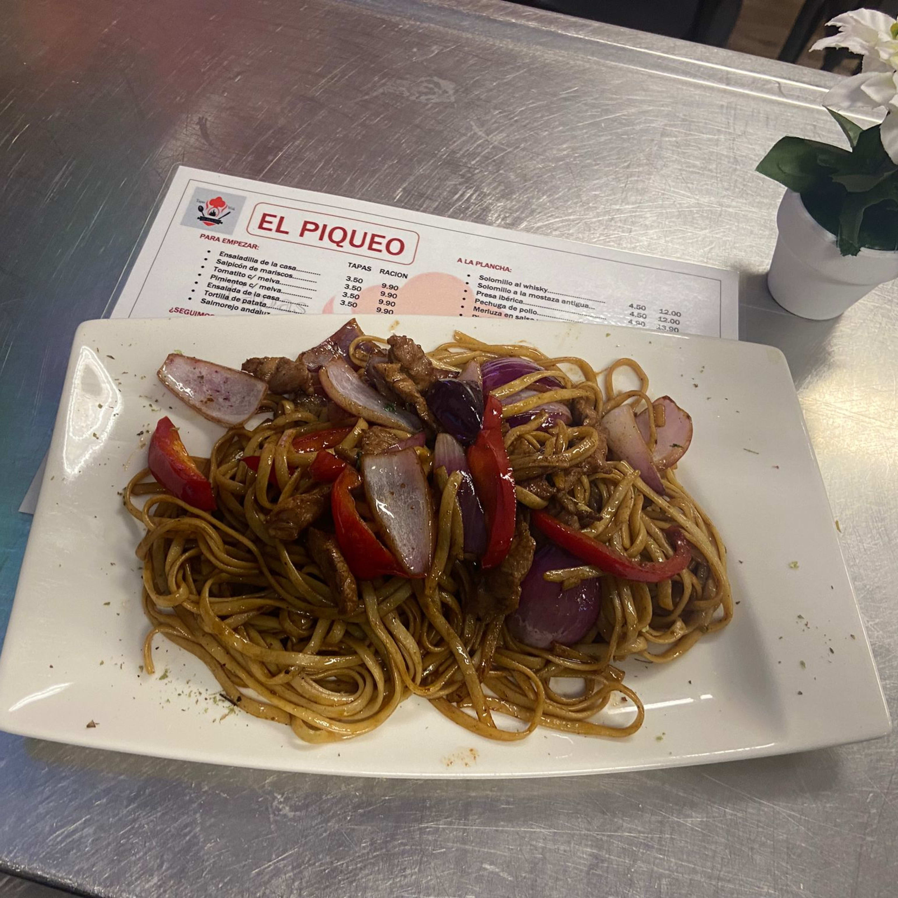 Tallarín saltado Ración