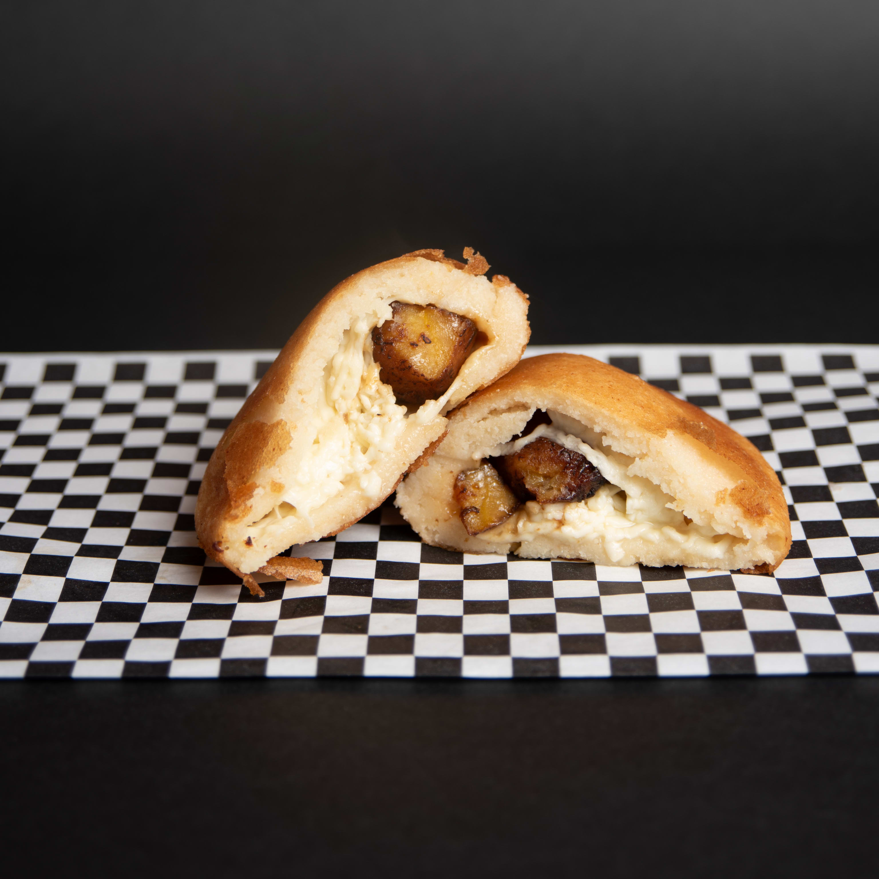 Empanada De Queso Y Tajada