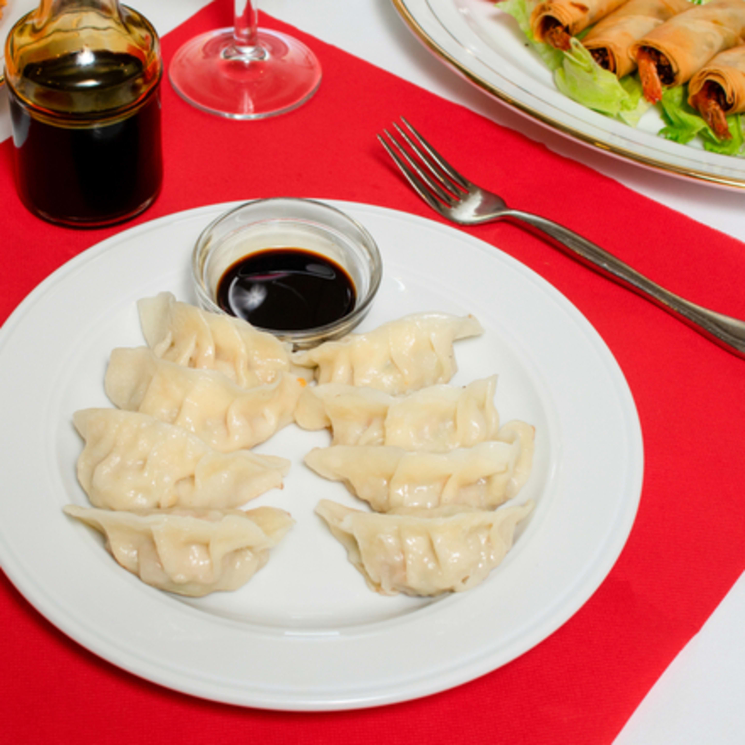 89. Gyozas artasanales de pollo y verduras (8 unidades)