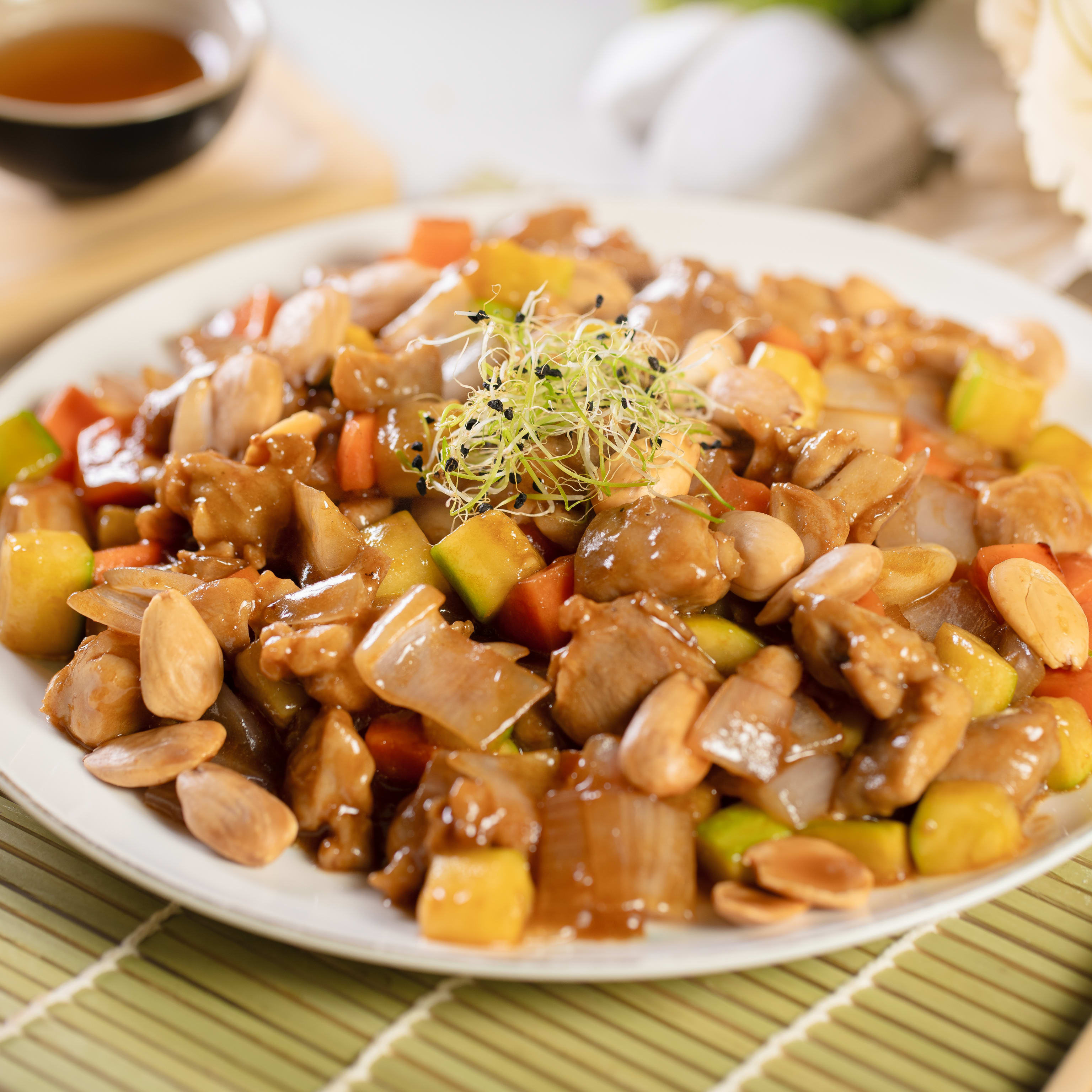 Pollo Salteado con Almendras