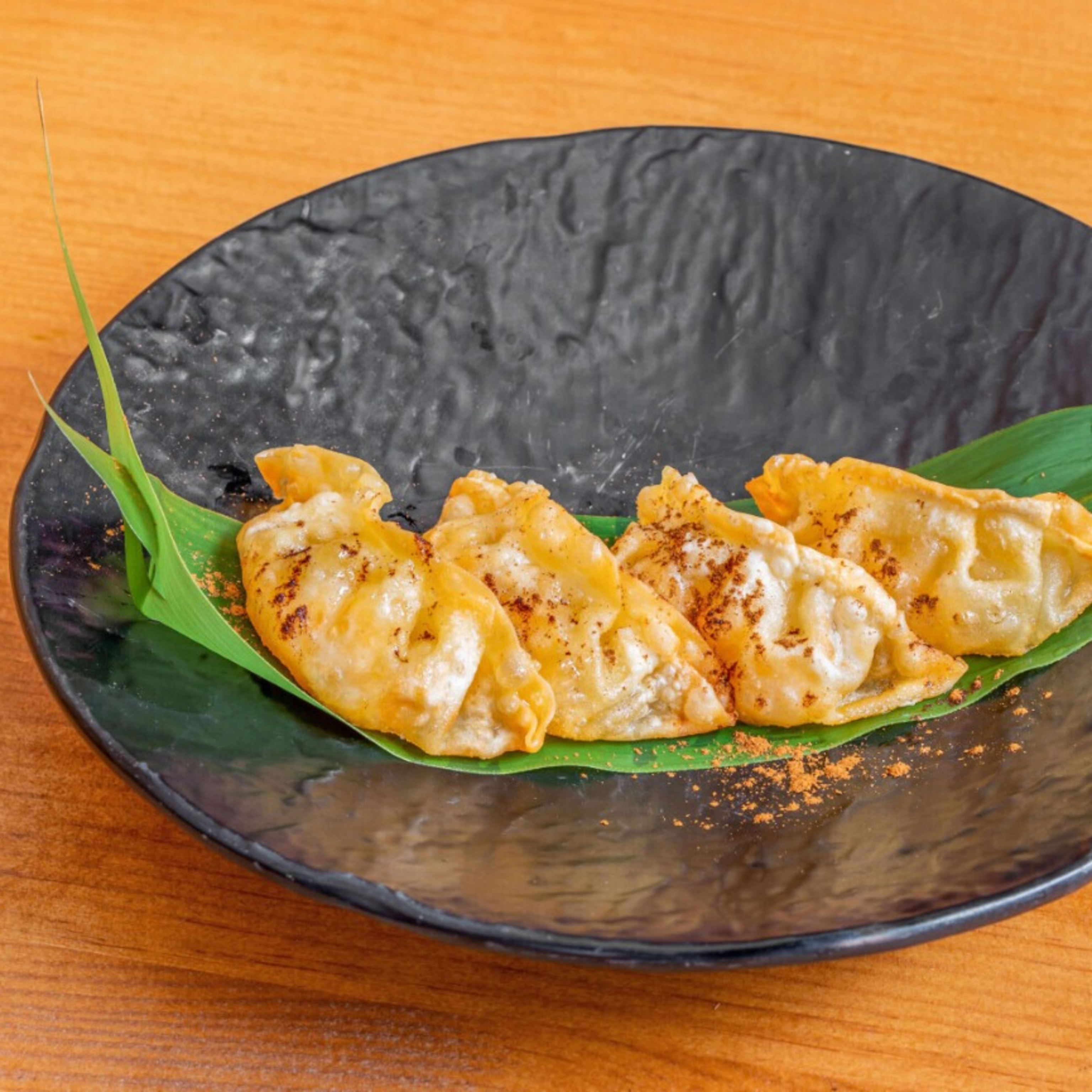 GYOZA  MANZANA  4 pcs