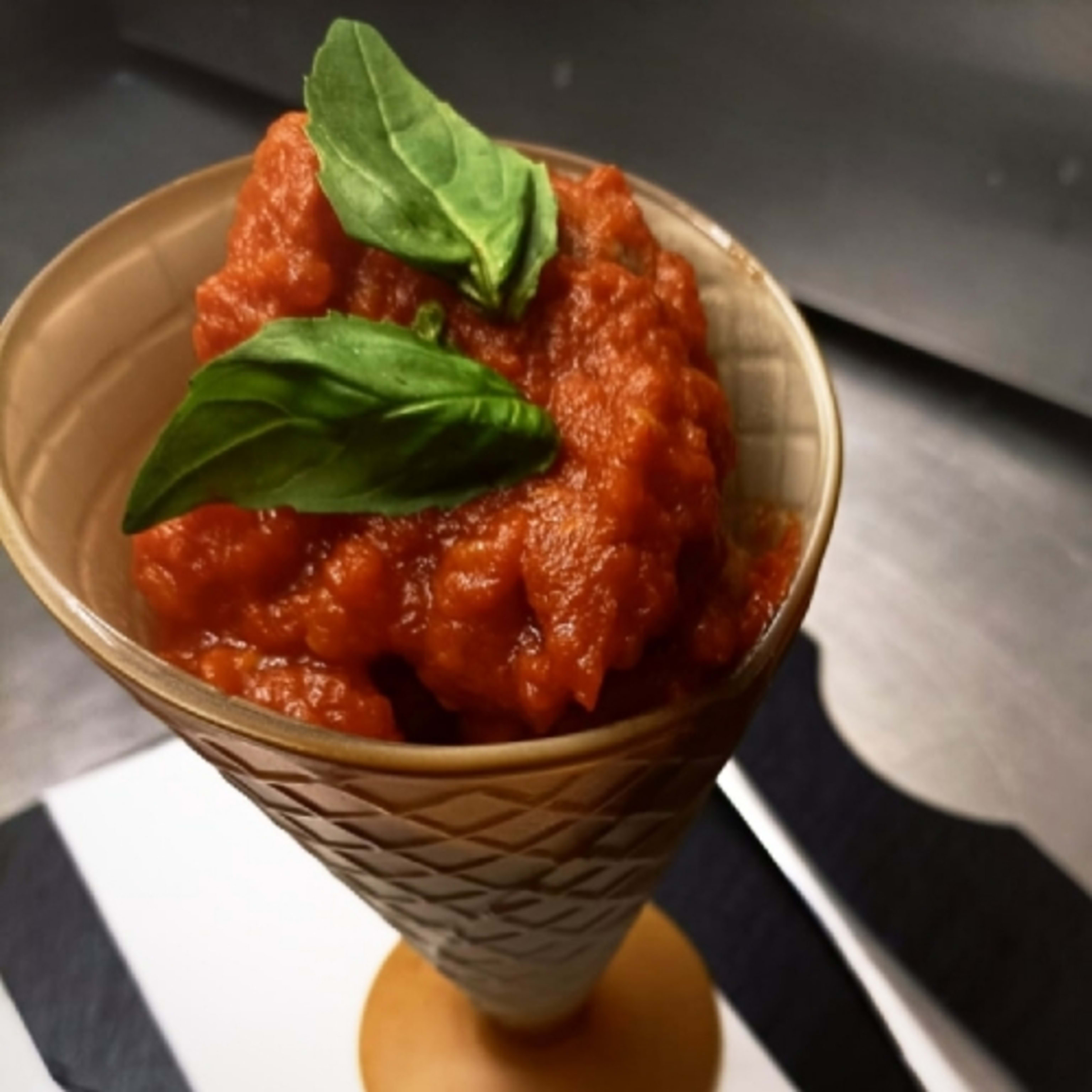 Albóndigas en salsa de tomate e nduja picante