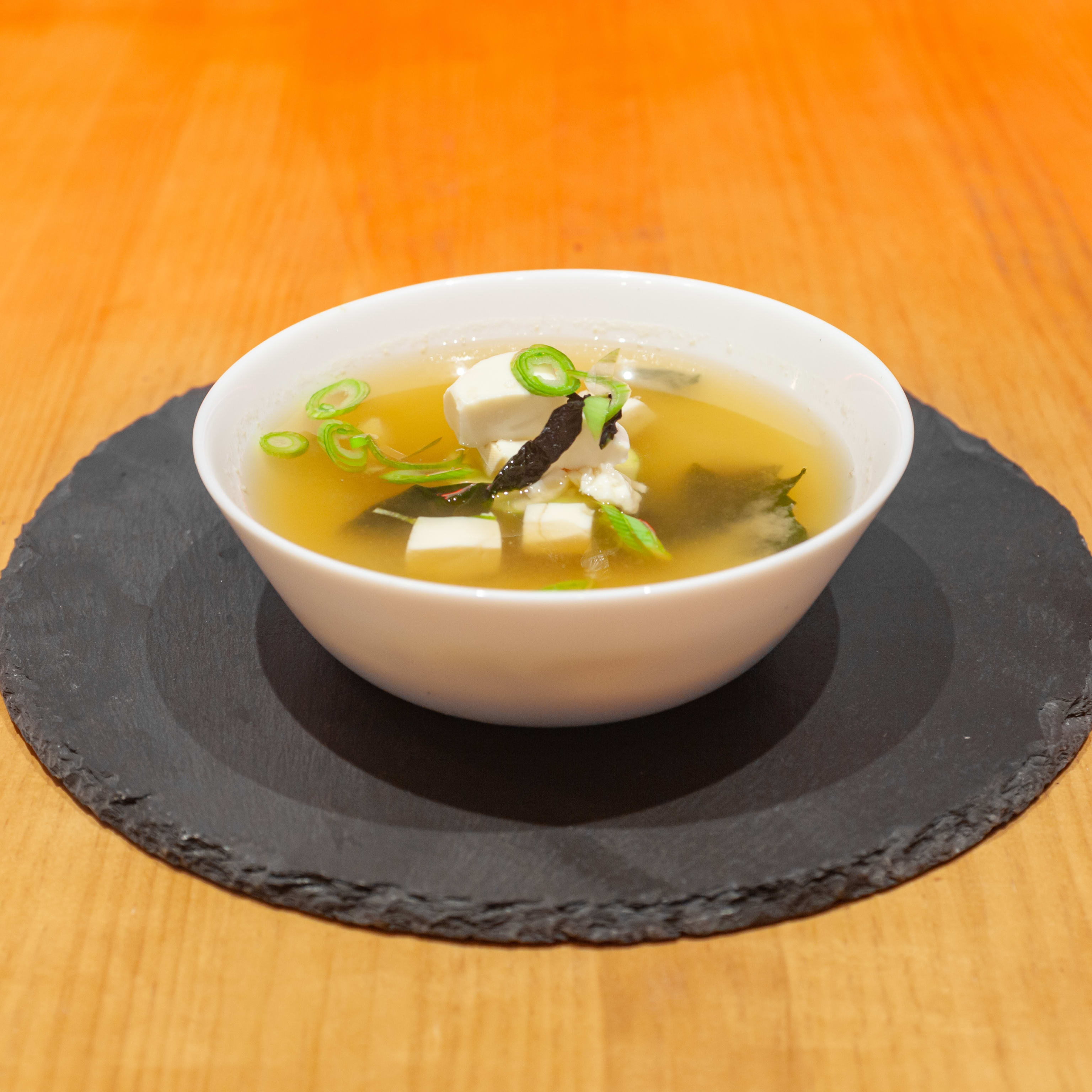 Sopa Miso, algas y Tofu