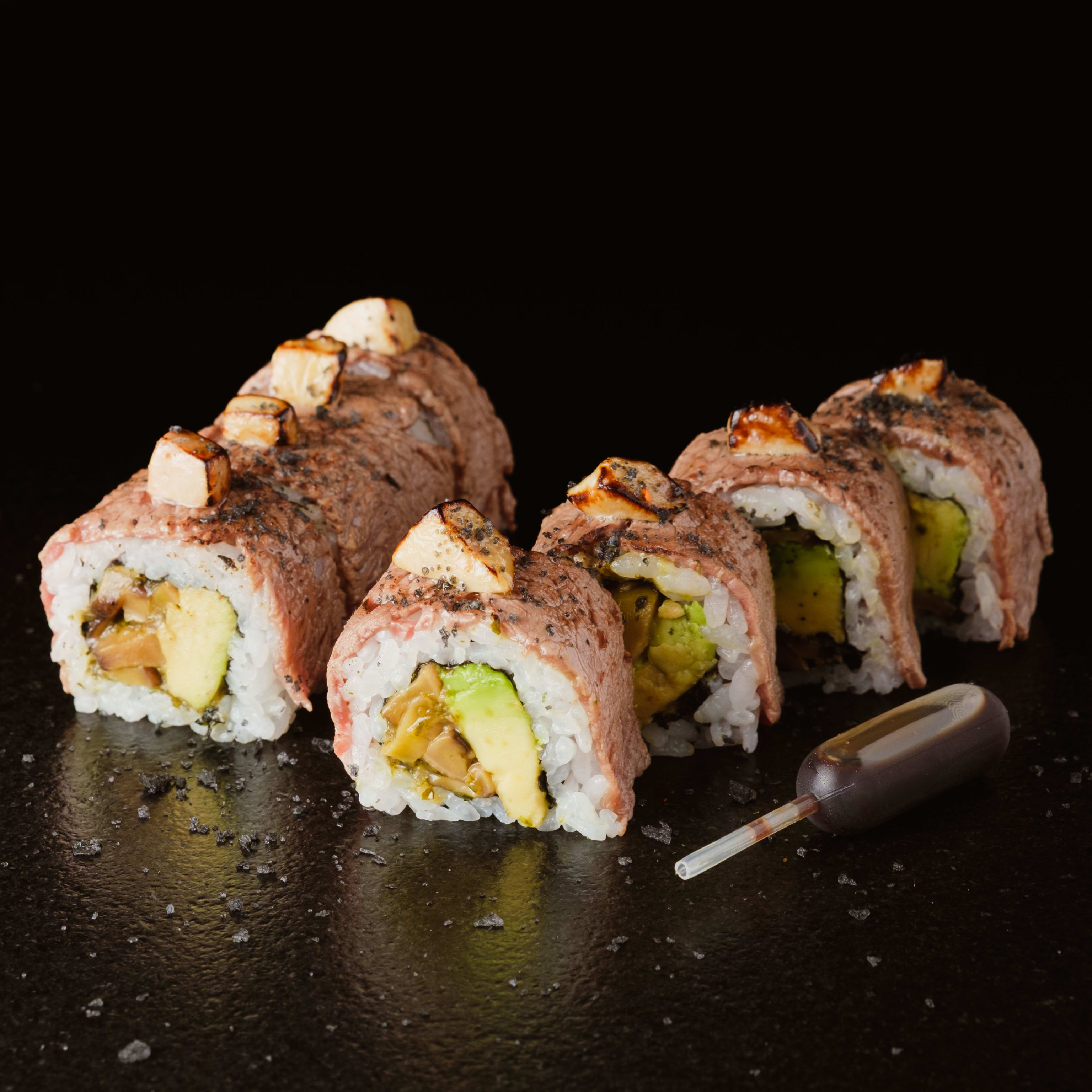 Uramaki de Solomillo de Vaca Rubia y Shitake - 8 piezas