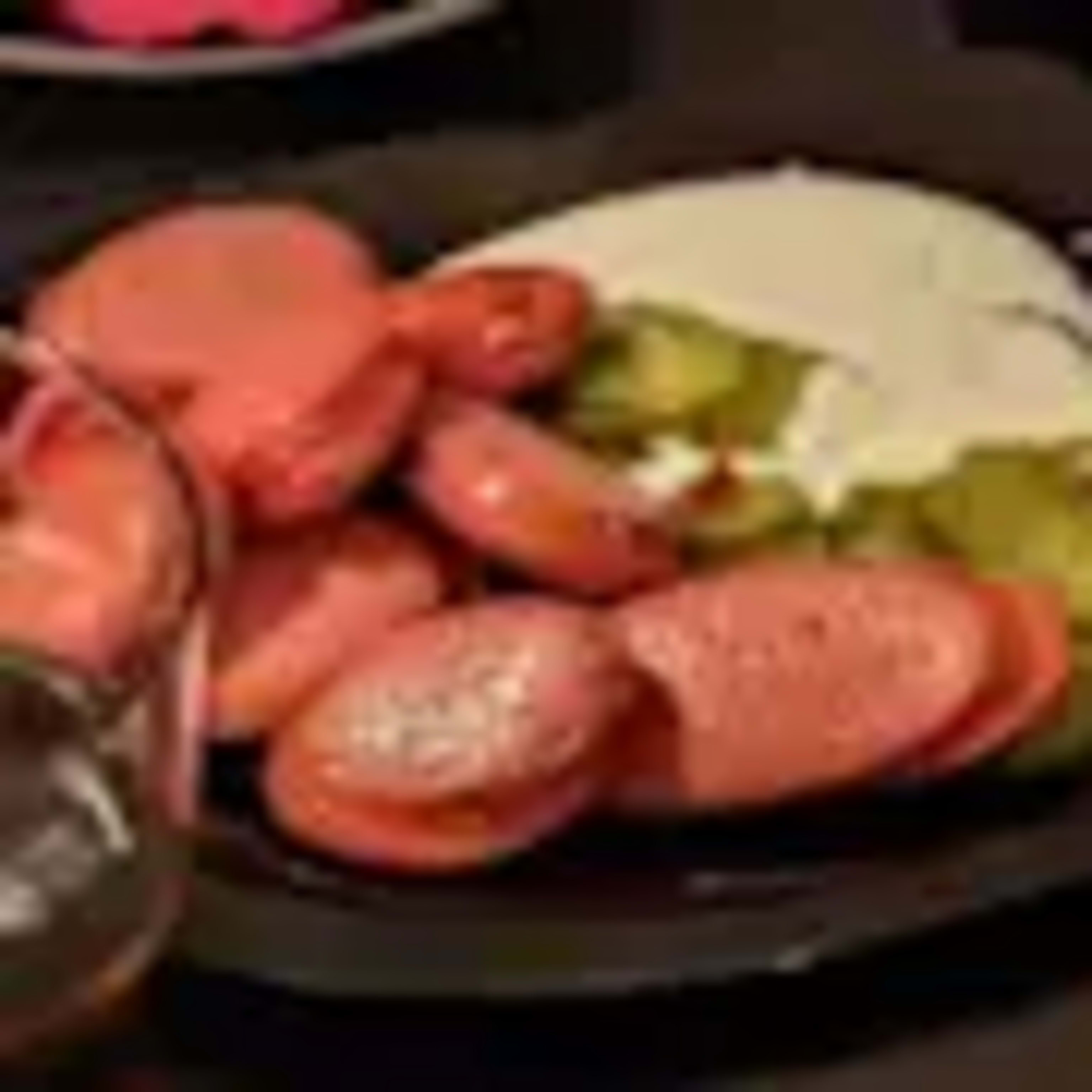 Salchicha Bratwursts en rodajas