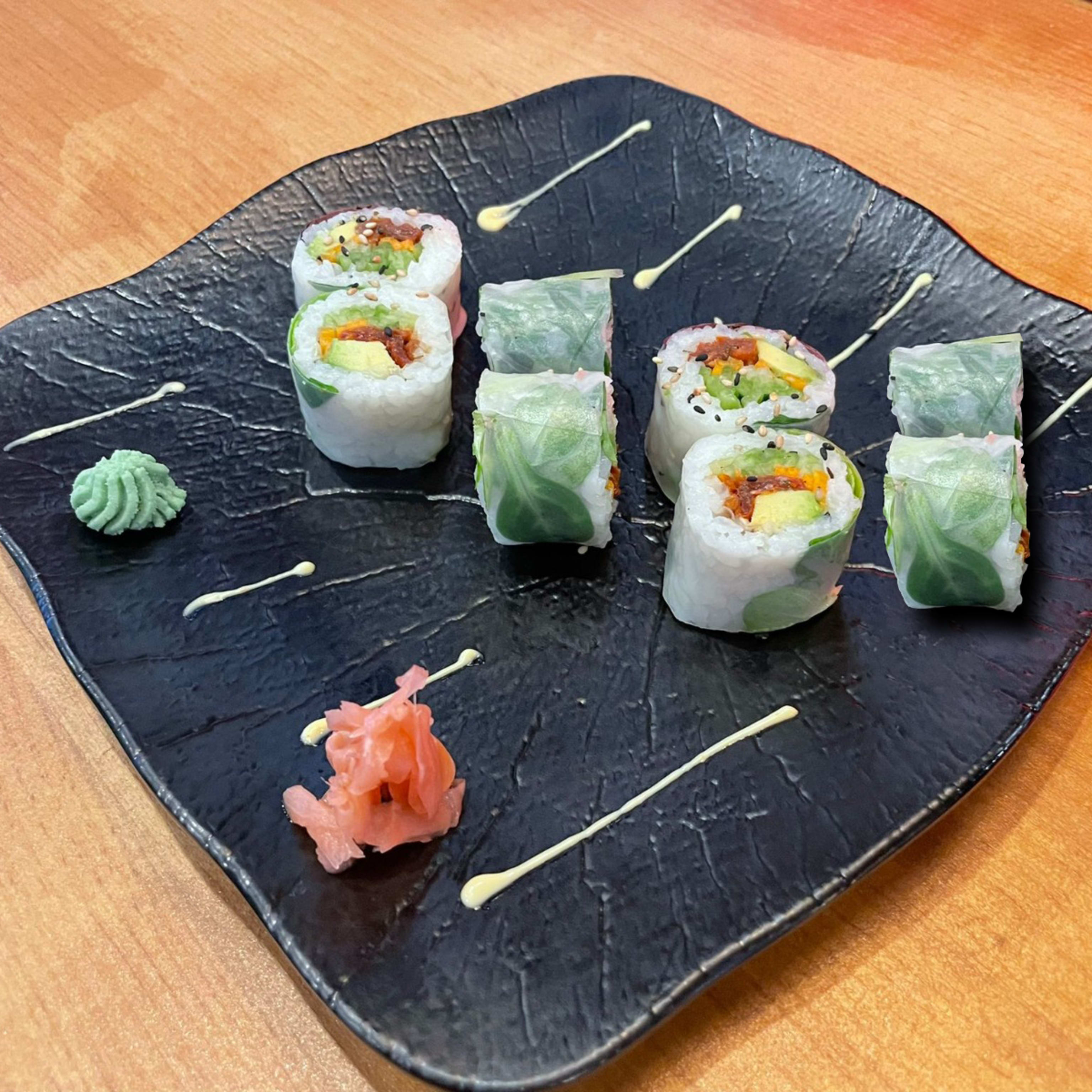 MIX VEGAN CRYSTAL ROLL 8 PCS