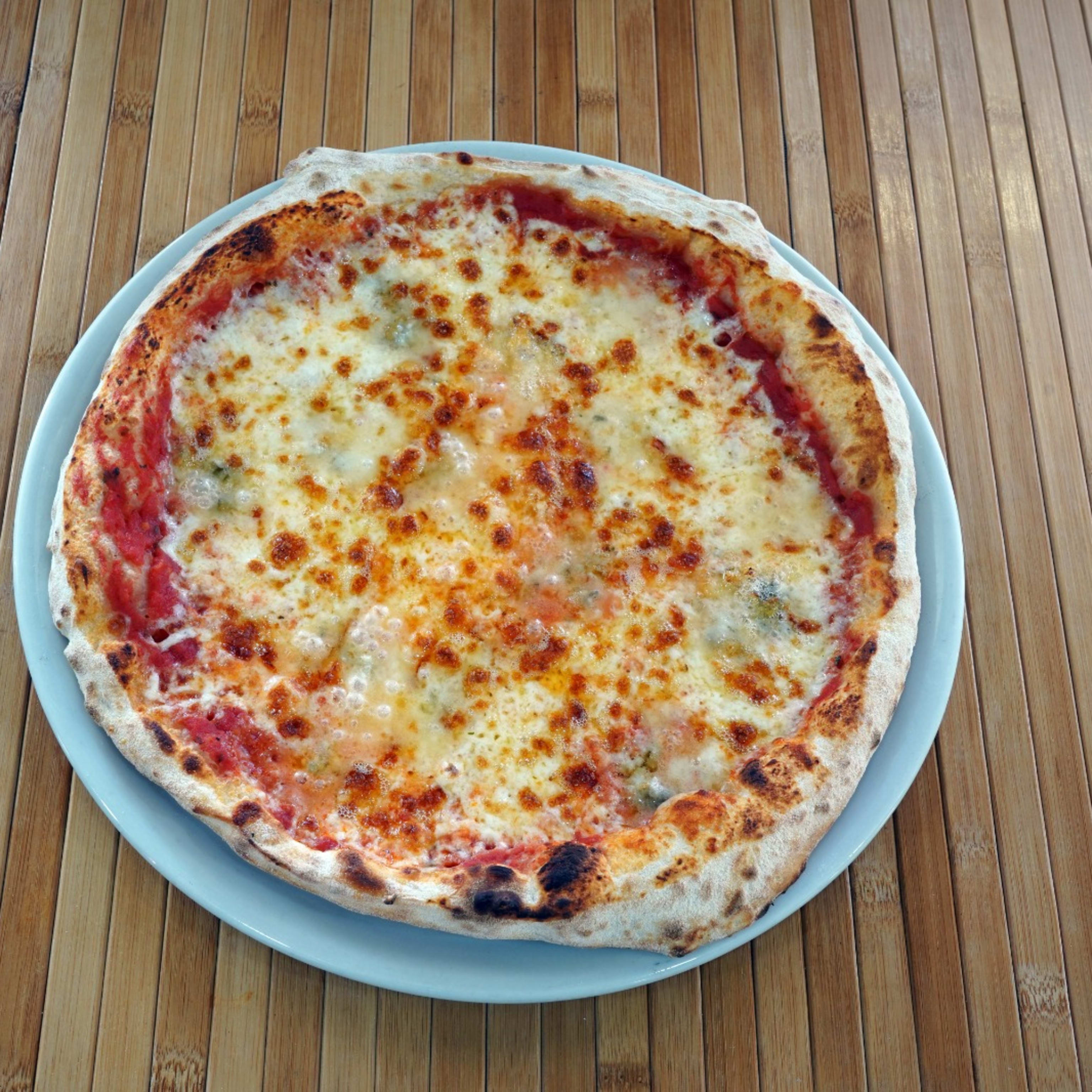 Pizza média de queijo rosa