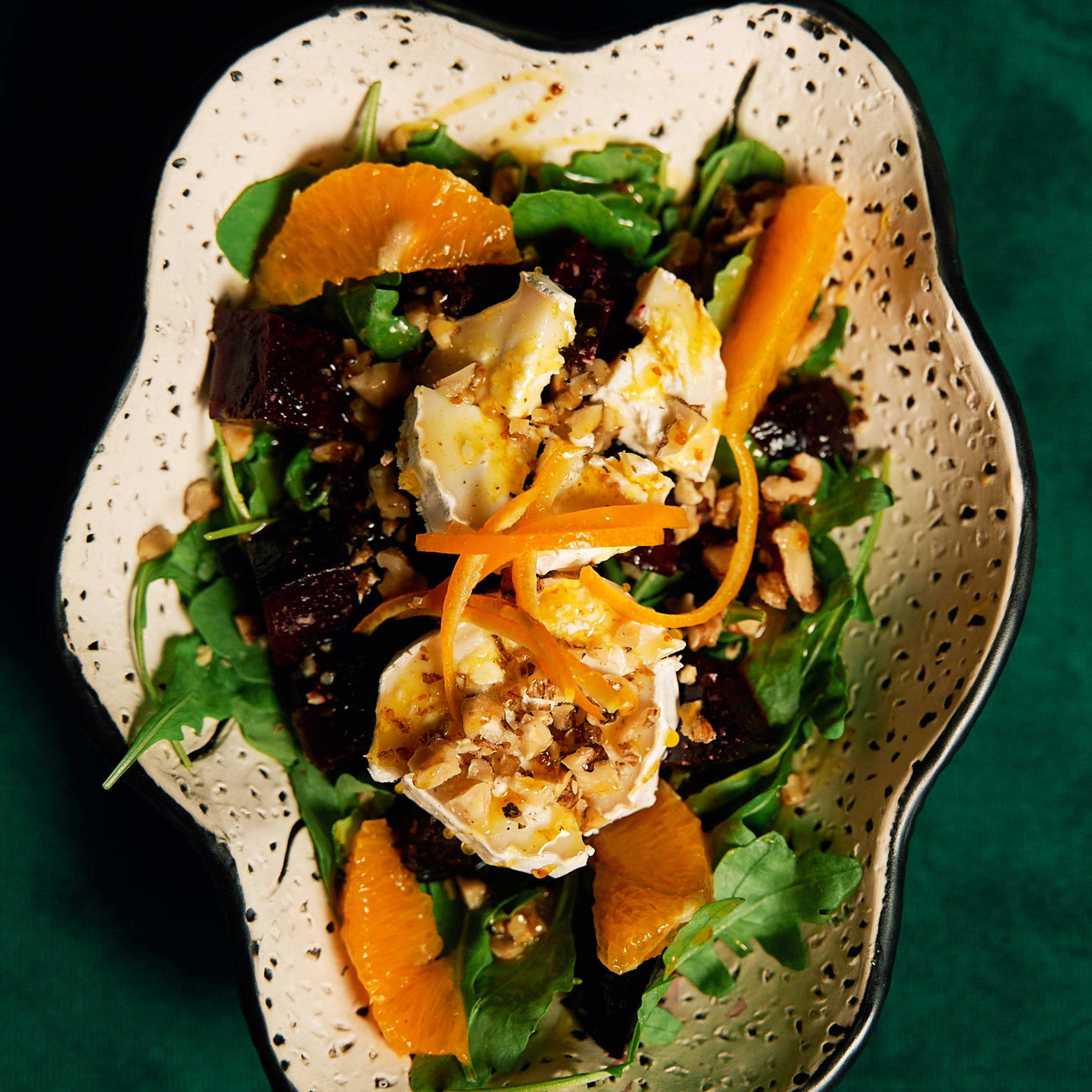 REMOLACHA SALAD CON QUESO DE CABRA