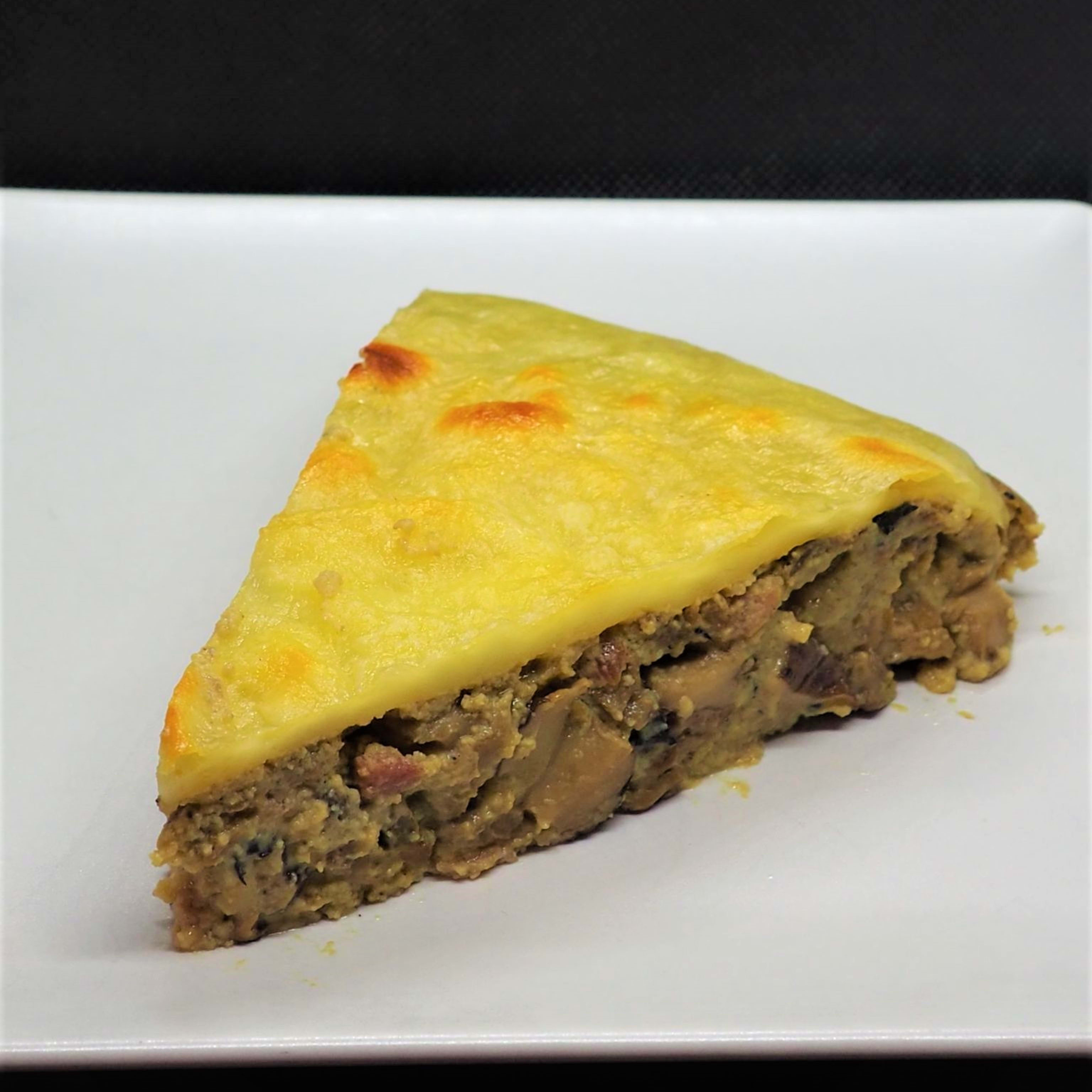 Ración de Tortilla Gratinada de Queso Raclette, Beicon y Setas