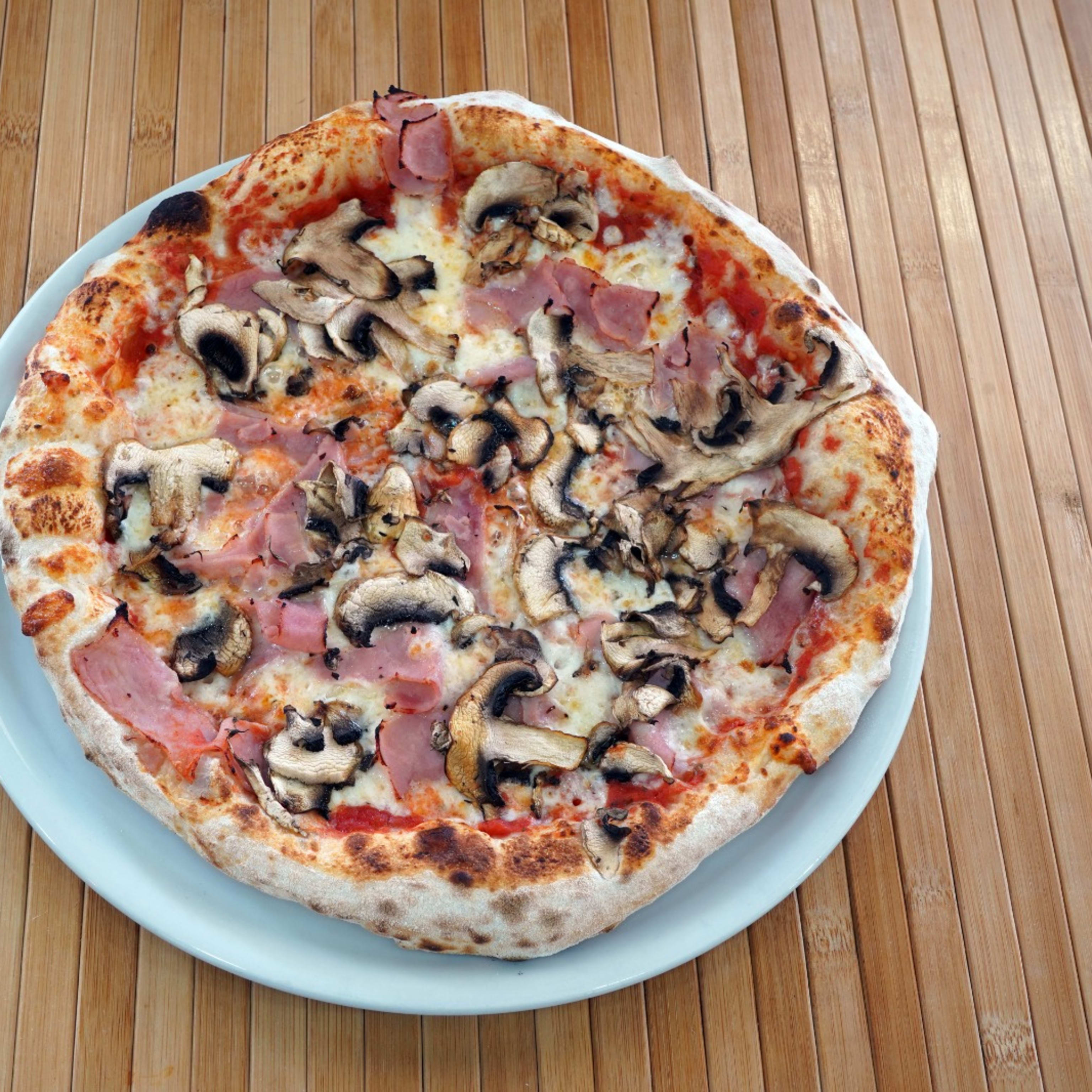 Pizza Prosciutto E Funghi Mediana