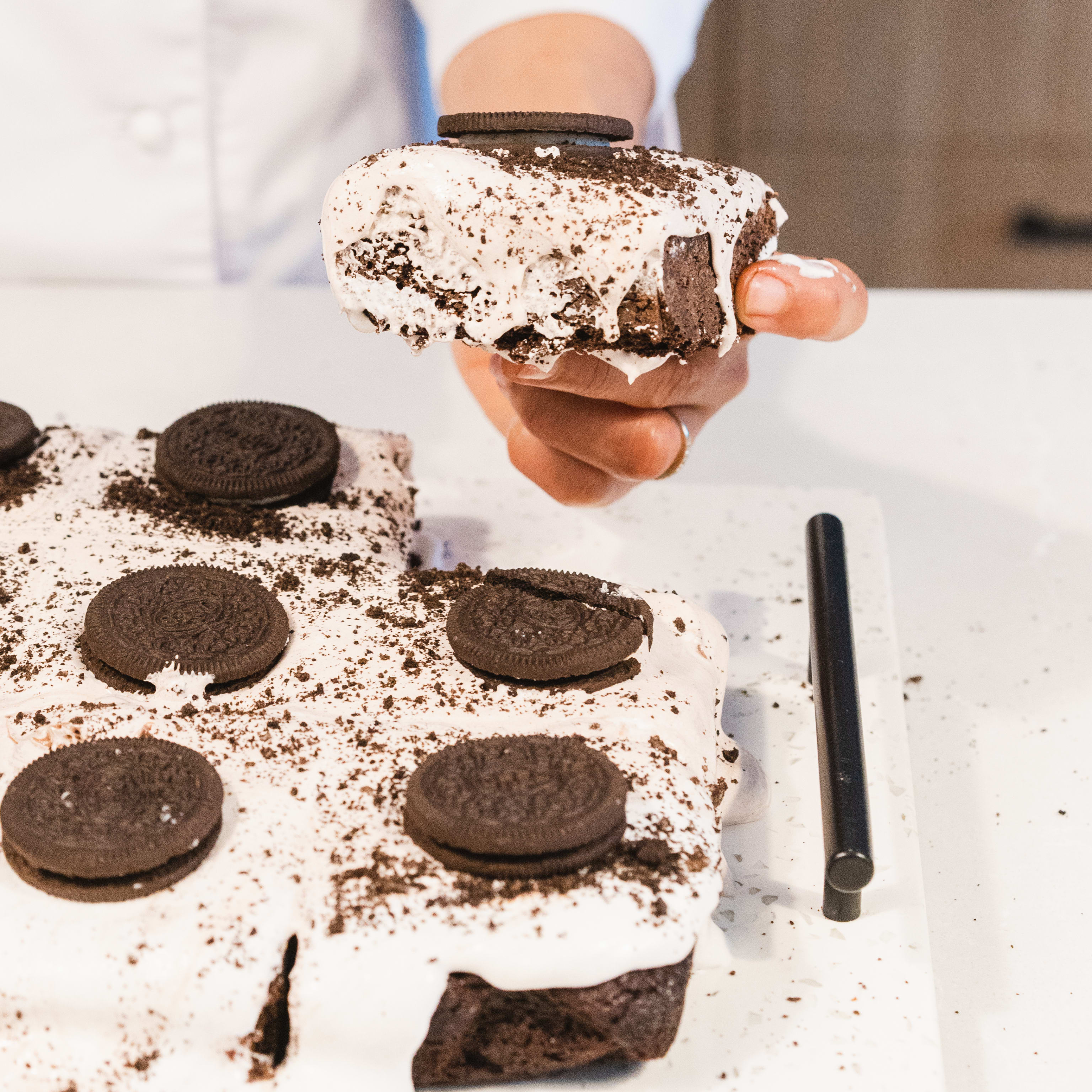 Brownie con mousse de Oreo