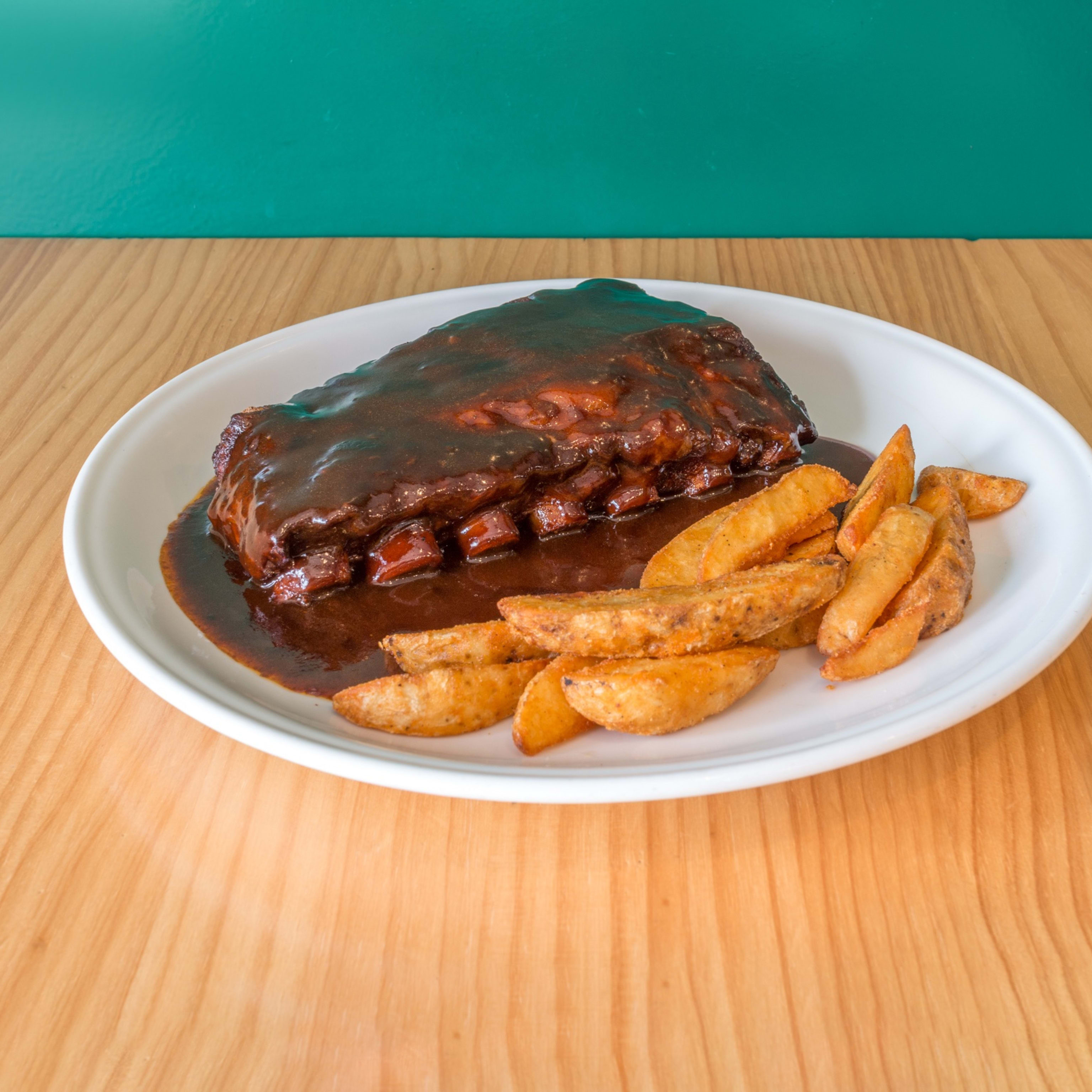Costilla BBQ (550 g.) + patatas especiadas