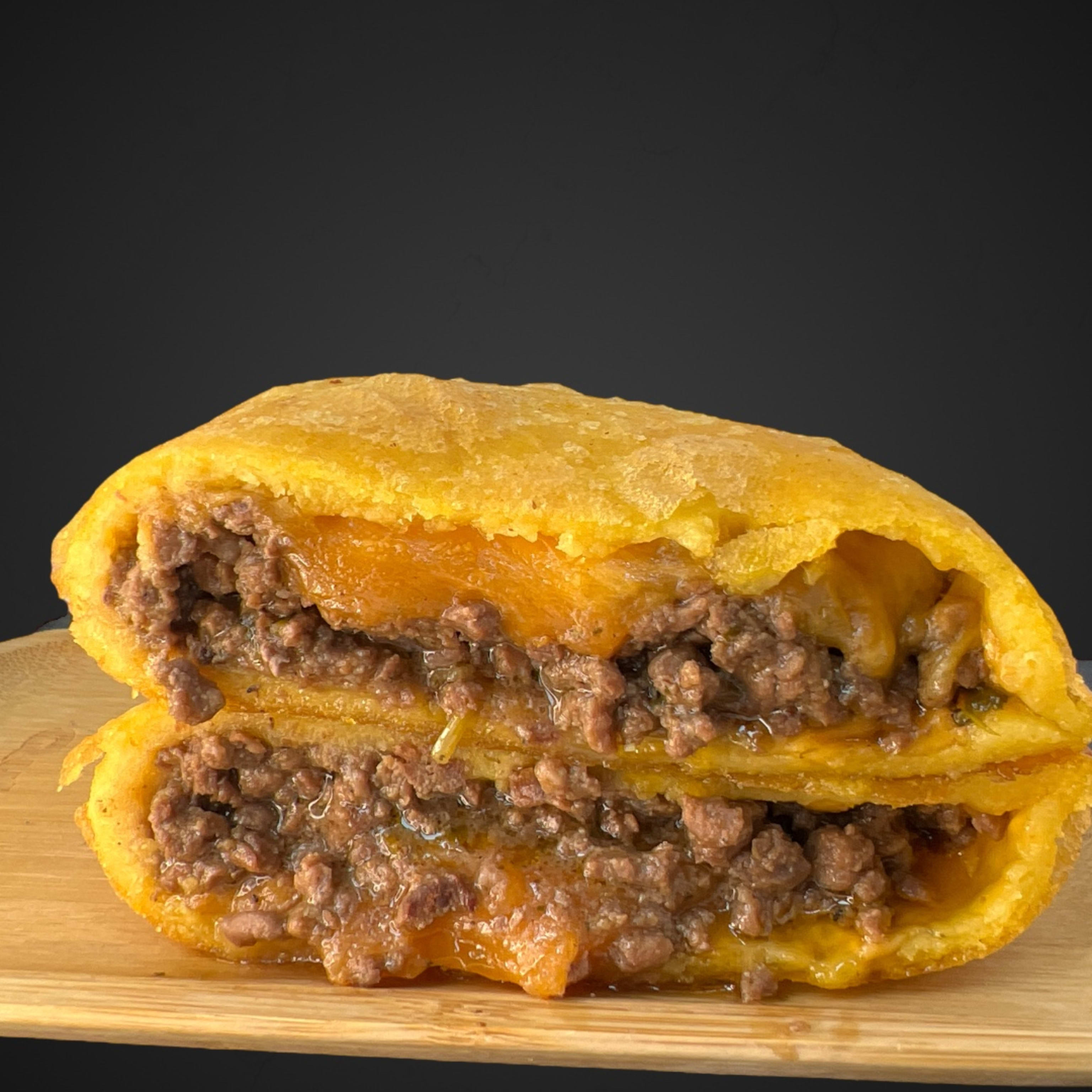 Empanada  molida c/queso amarillo