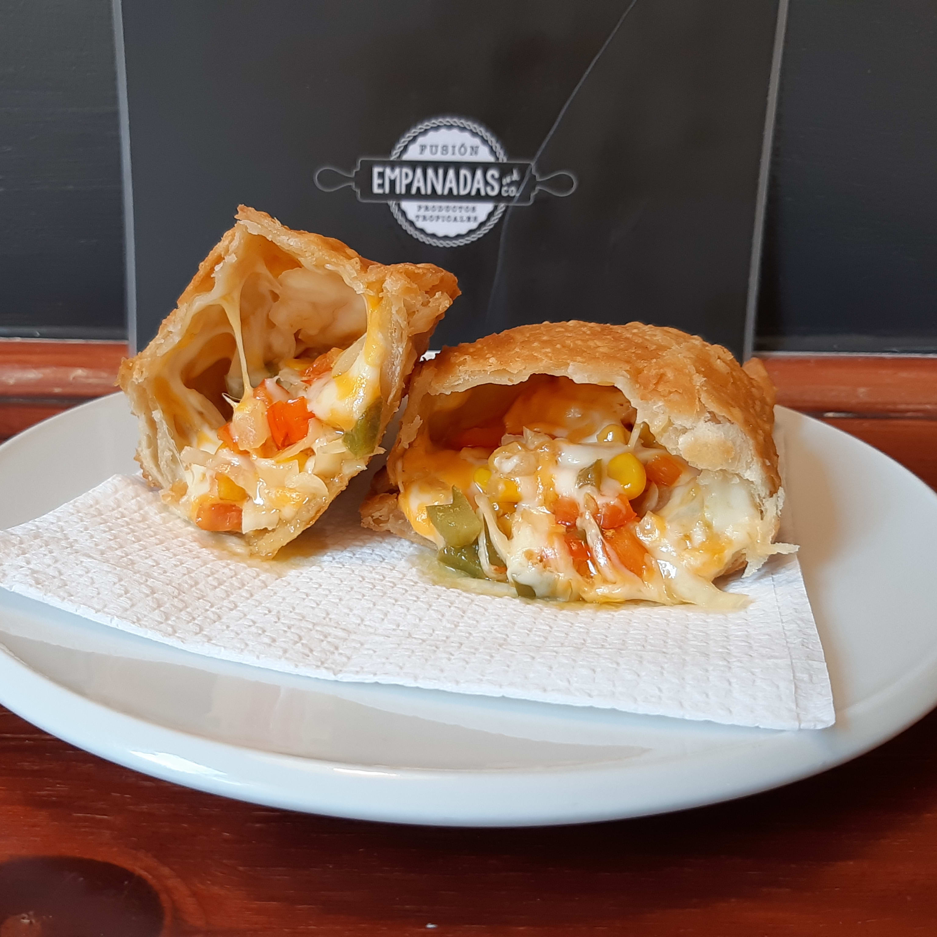 Empanada Vegetales y Queso
