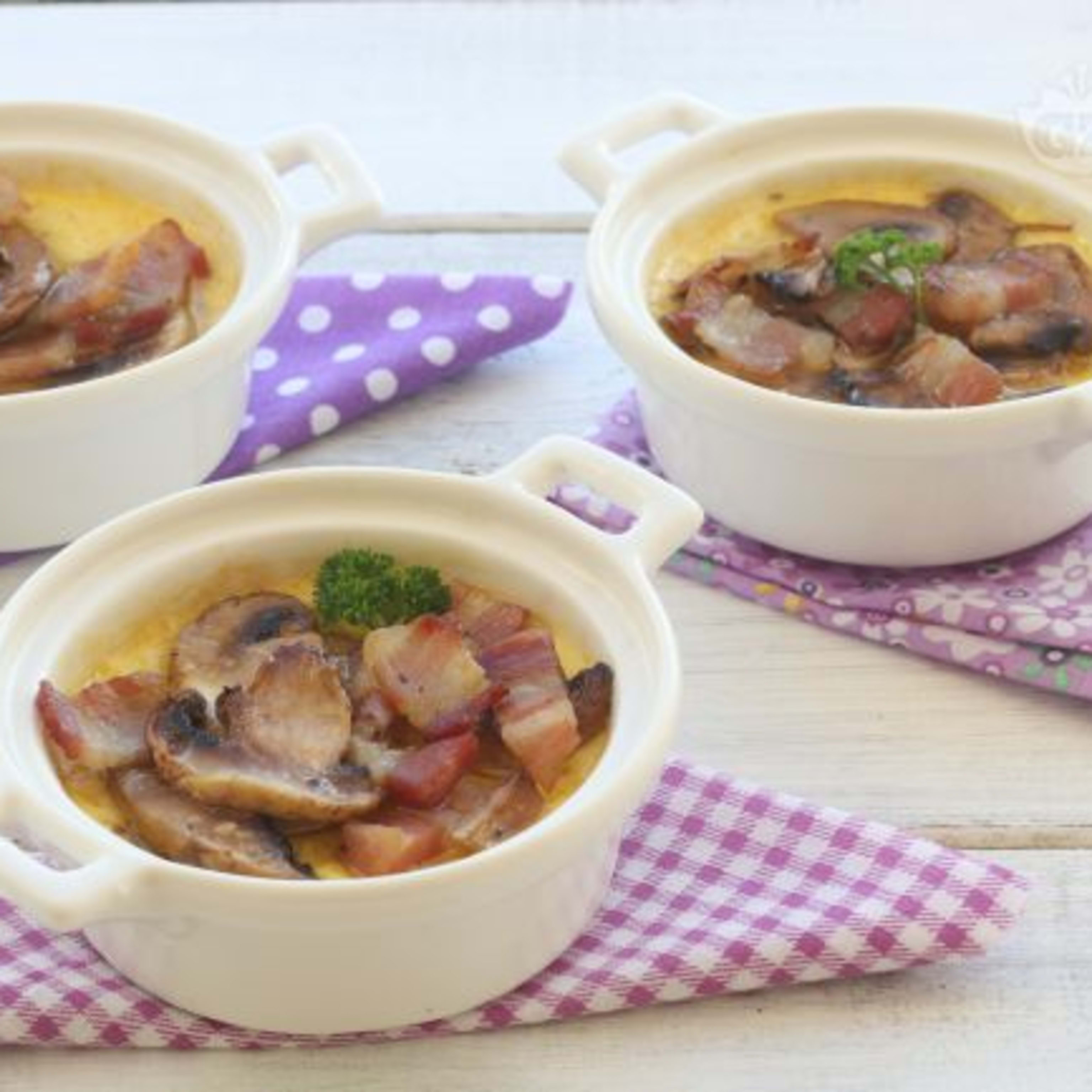 PROVOLONE FUNDIDO AL HORNO CON BACON Y CHAMPIÑONES