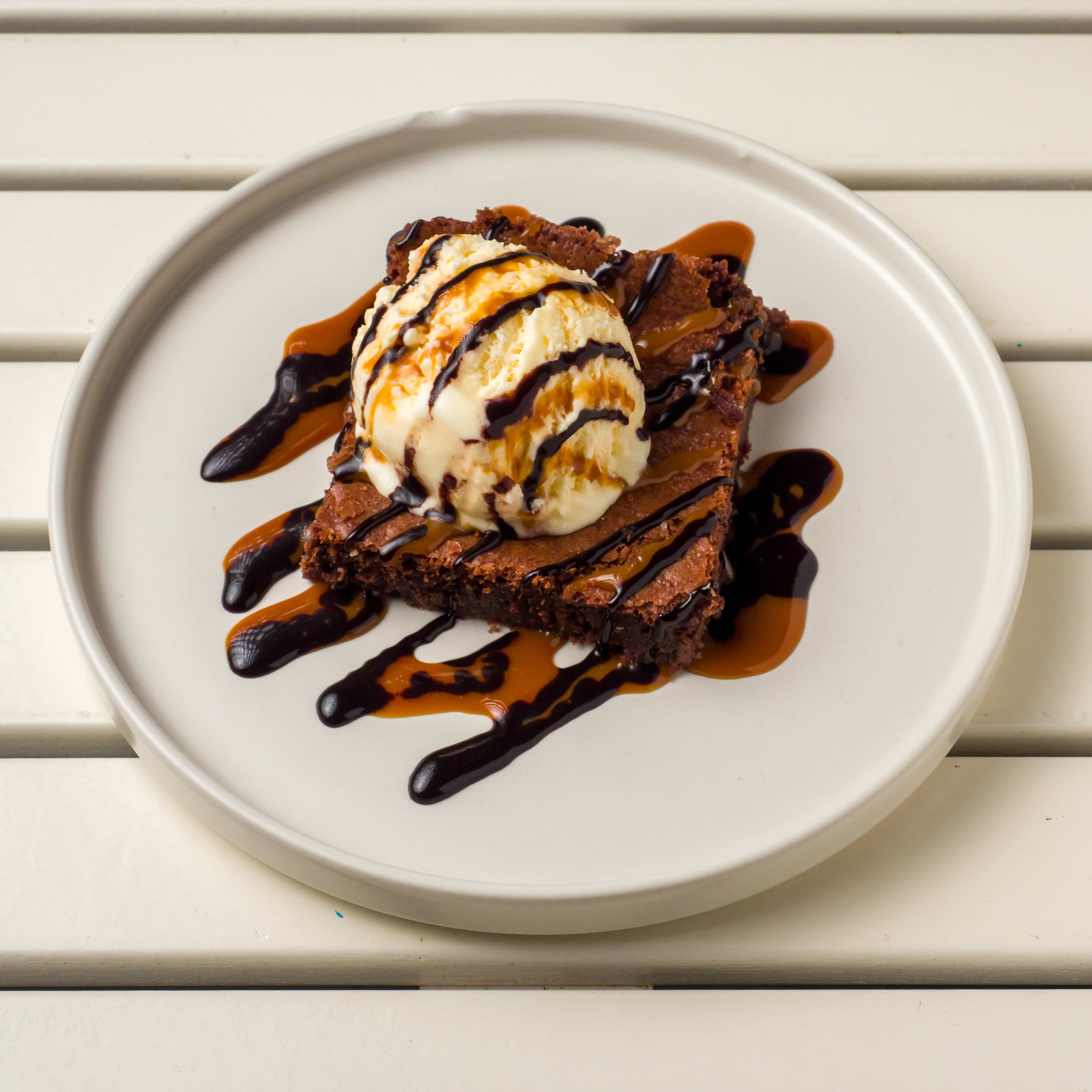 Brownie con helado