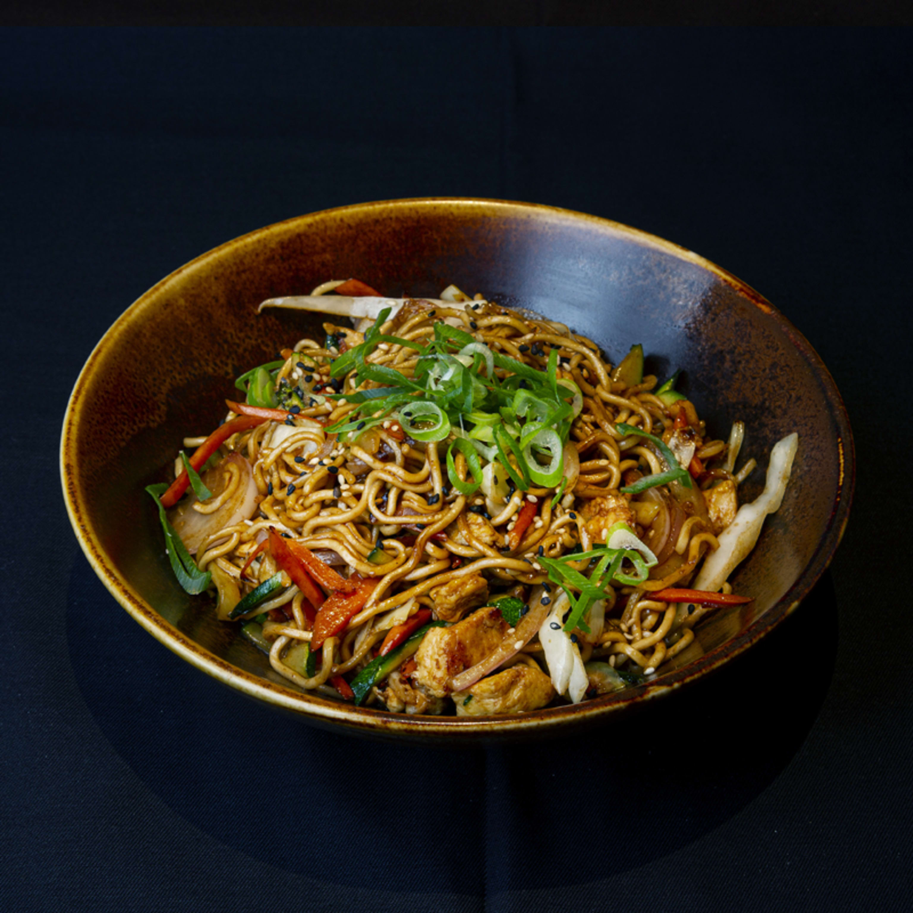 Yakisoba de pollo