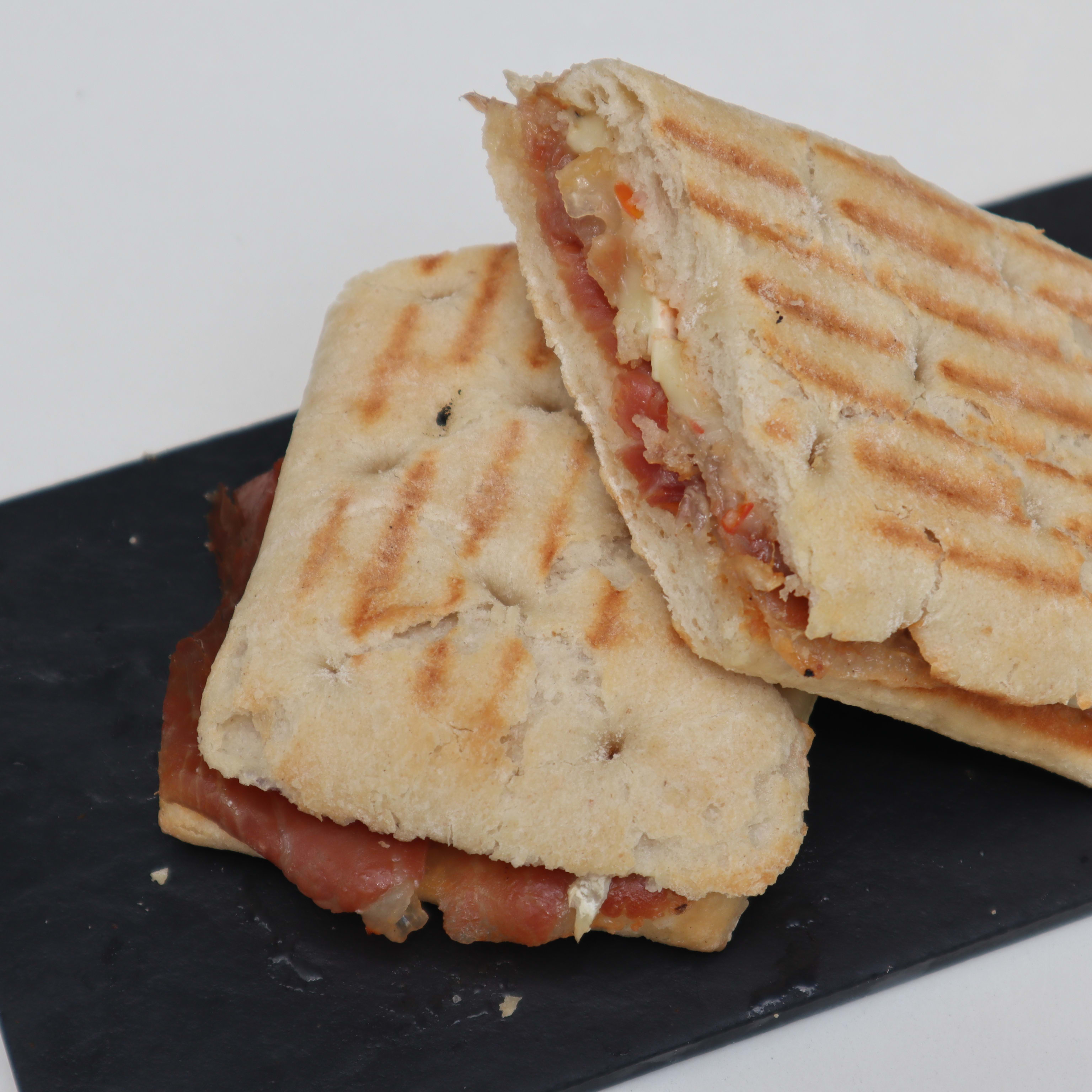 JAMON SERRANO Y BRIE