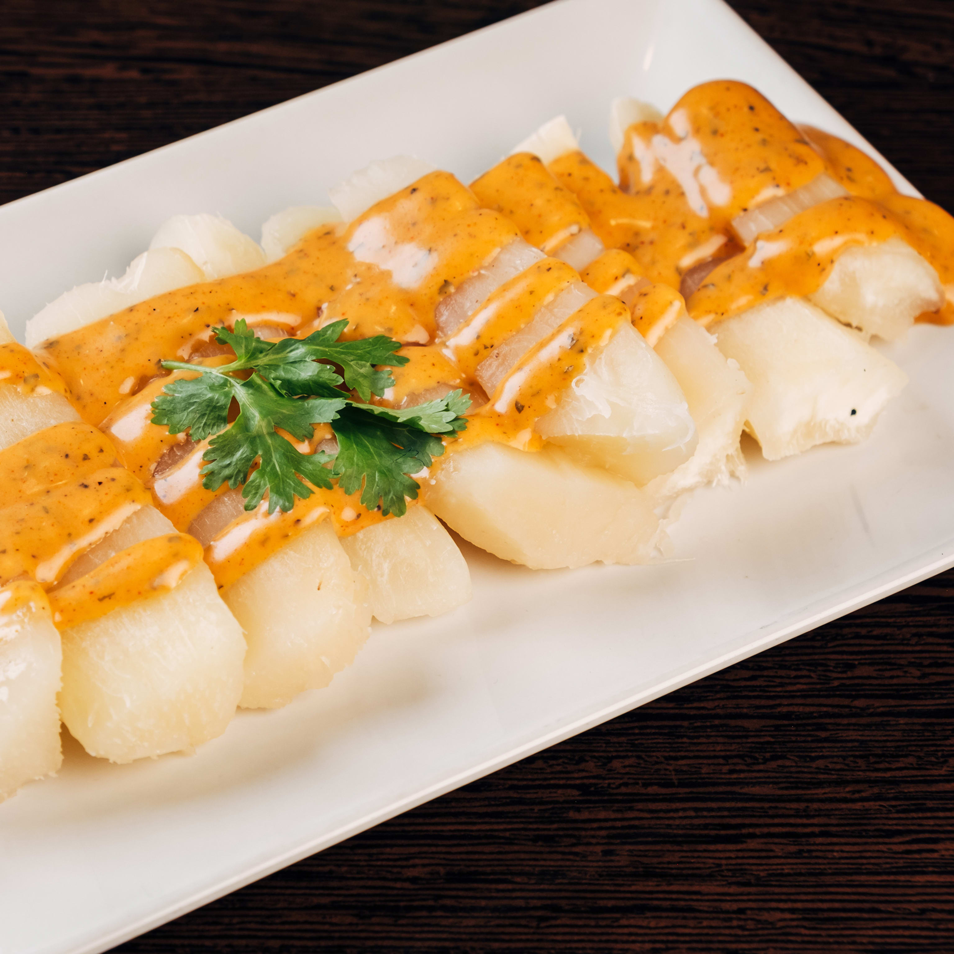 Ración de yuca frita con guasacaca