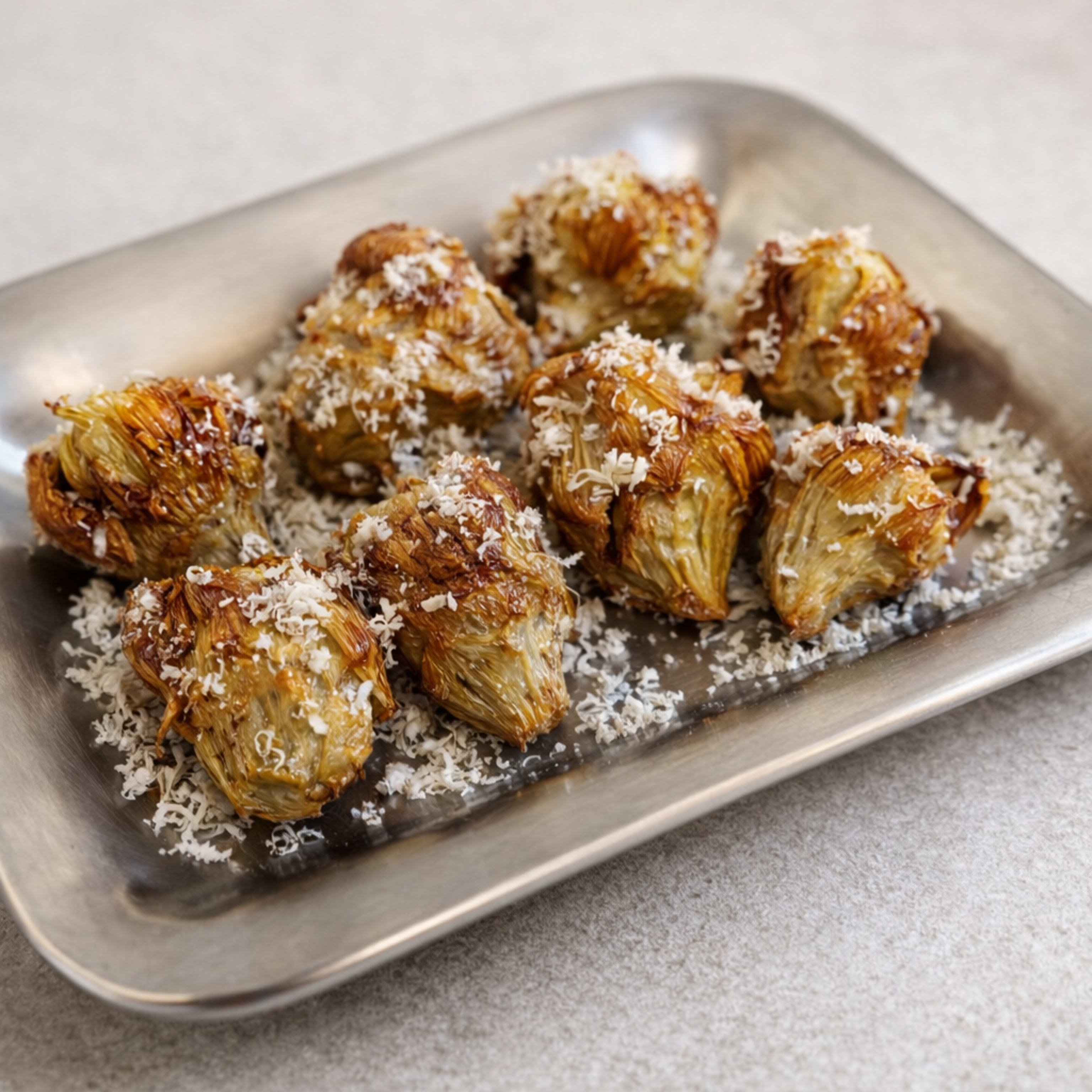 Alcachofas Fritas con Miel Trufada y Parmesano