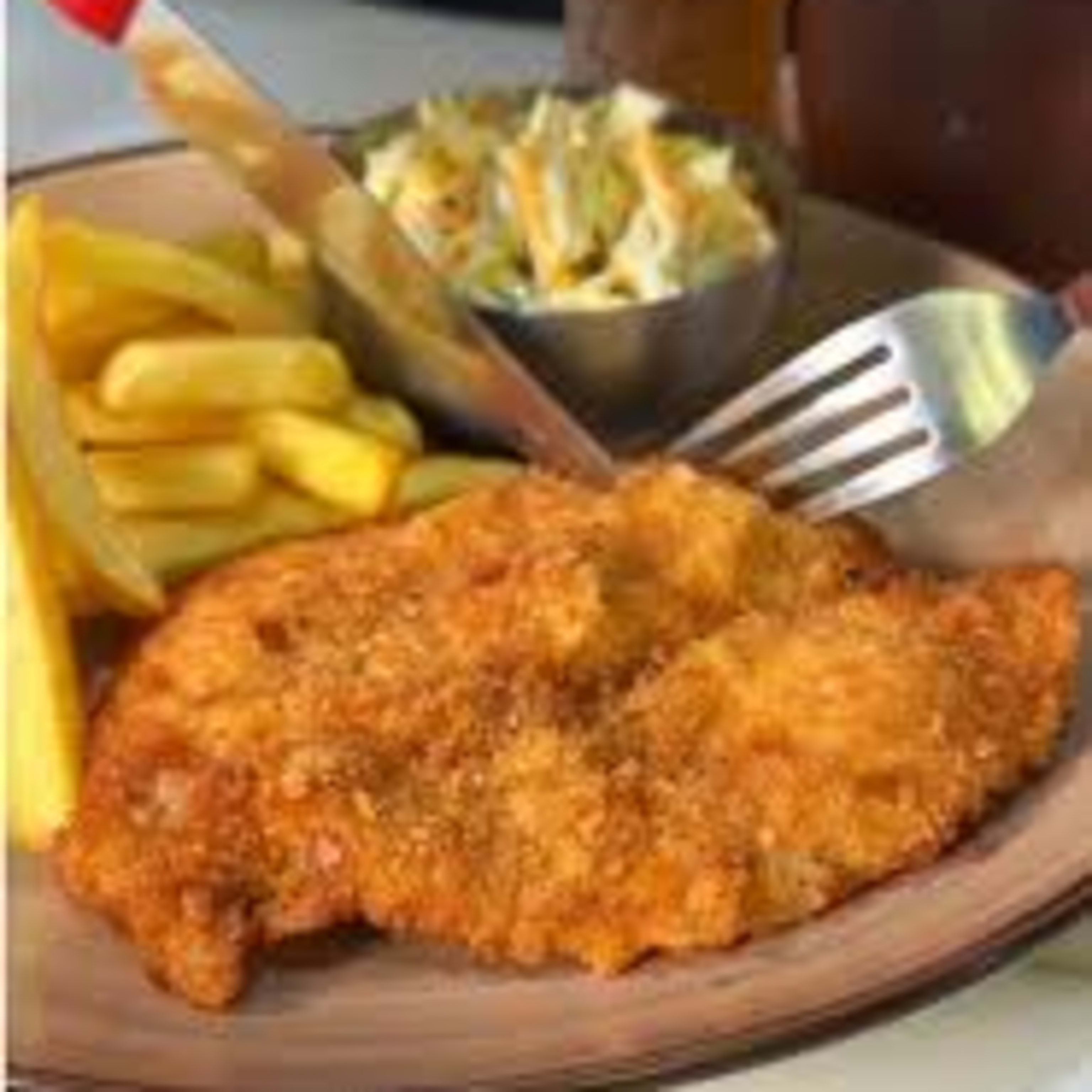 Plato combinado de Milanesa de cerdo relleno de salsa de hongos
