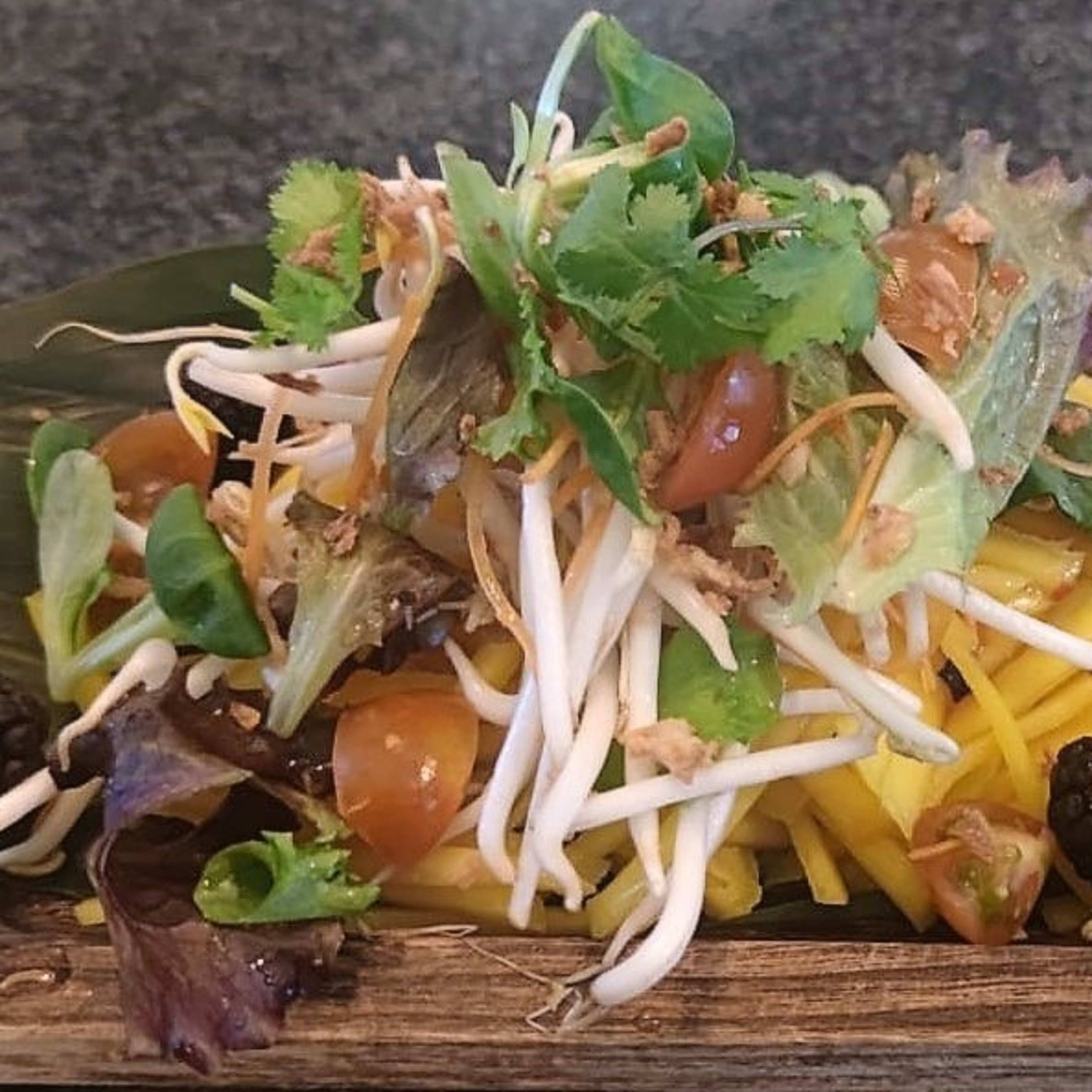 Sà Lach soài  (Ensalada de Mango vegana)