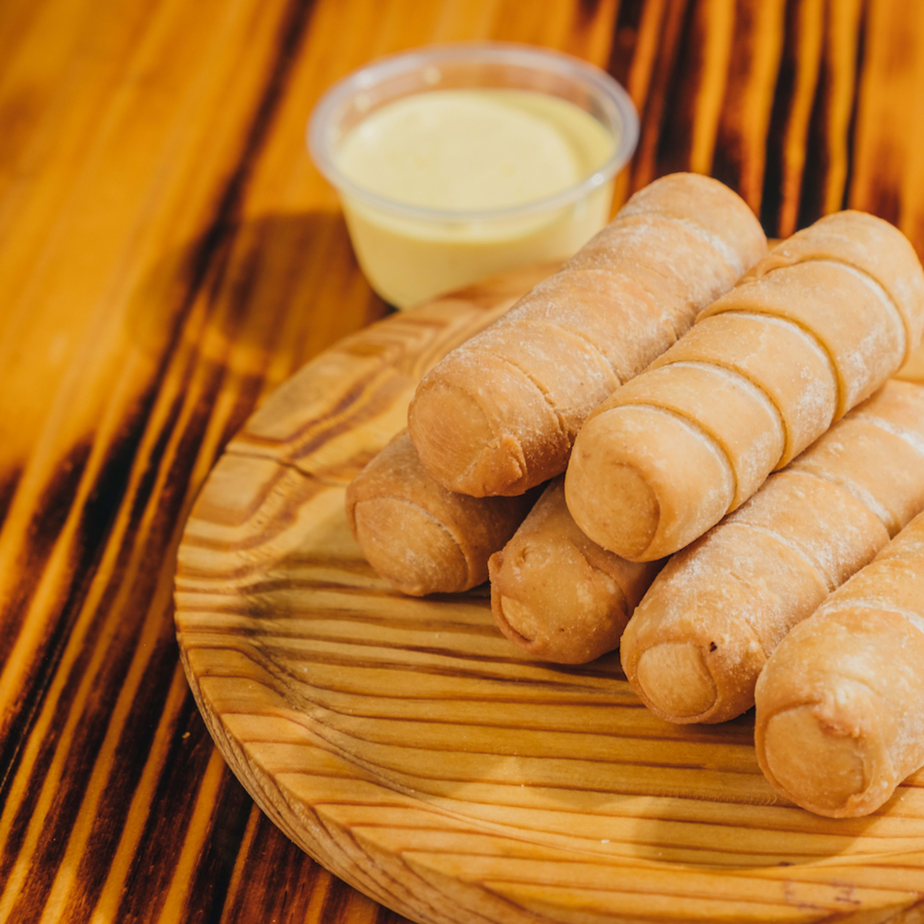 Tequeños de guayaba y queso