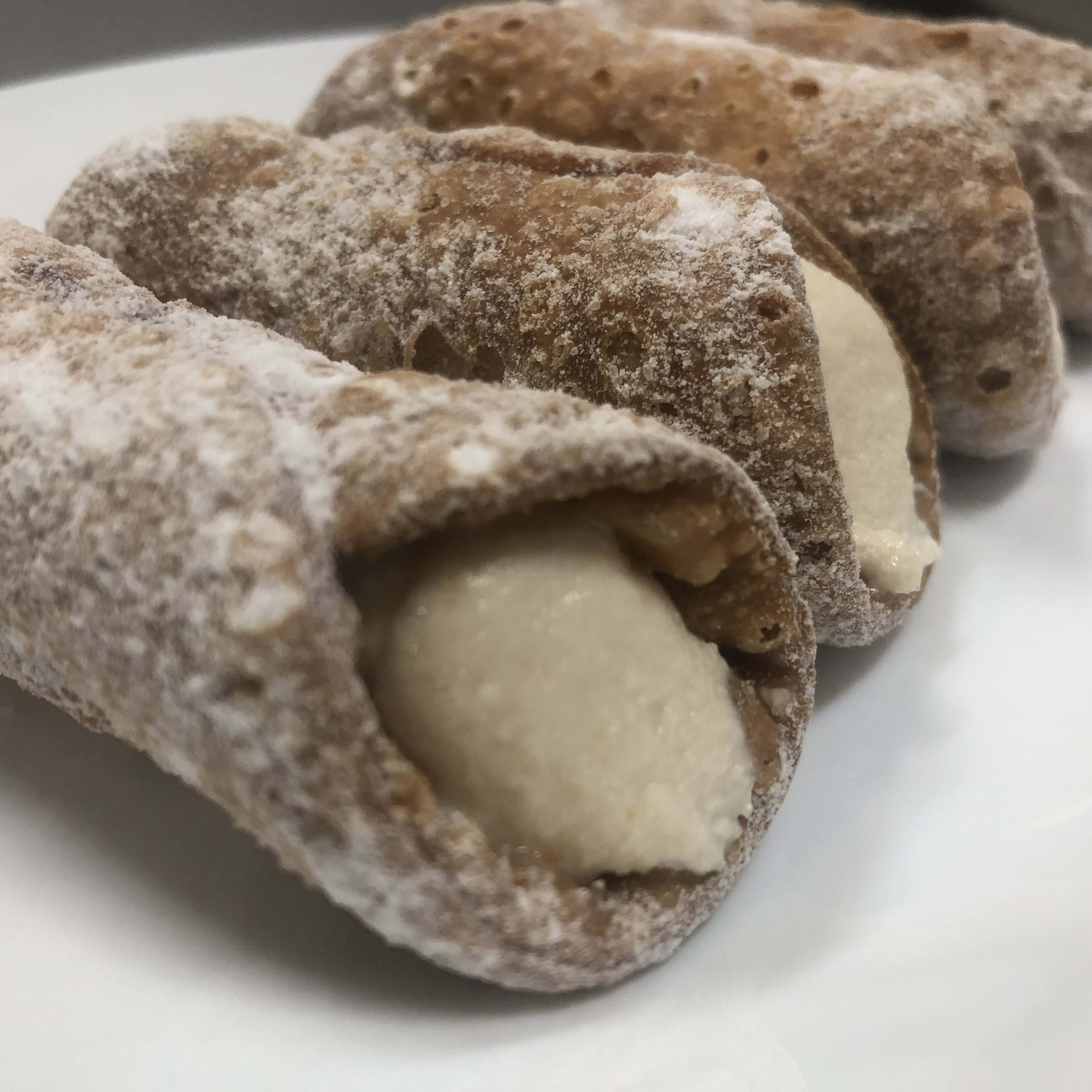 CANNOLI