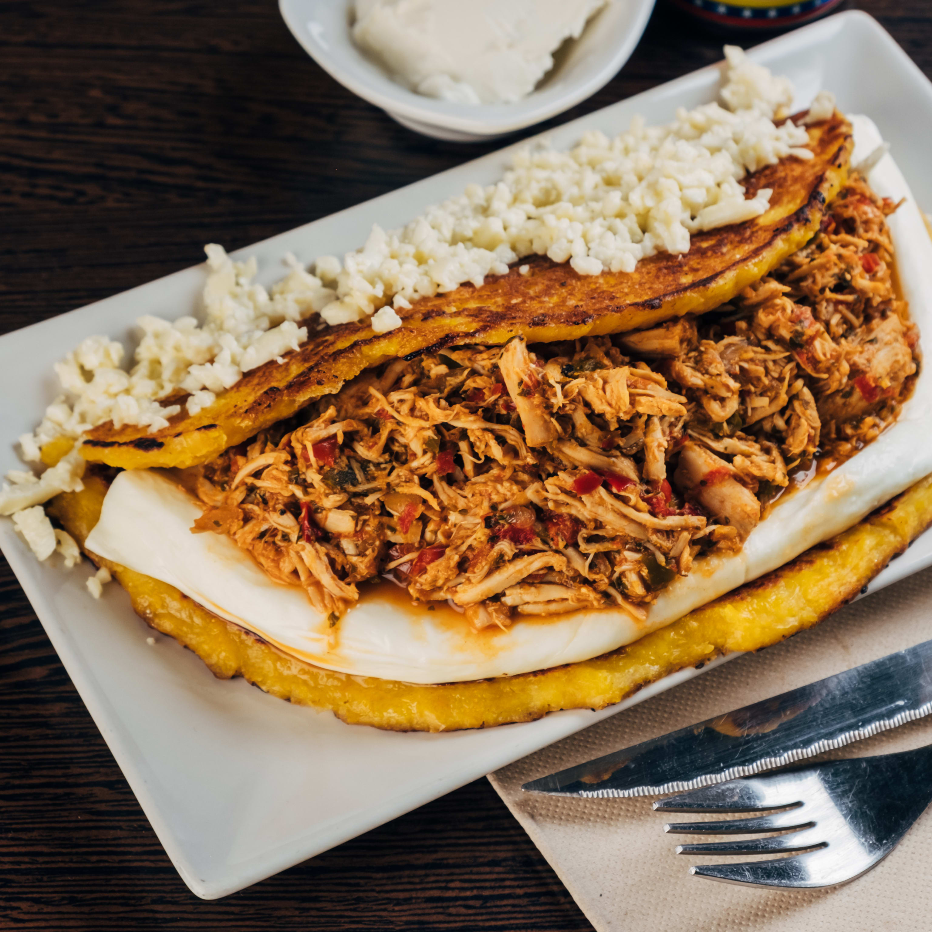Cachapa Con Pollo Mechado Y Queso Telita