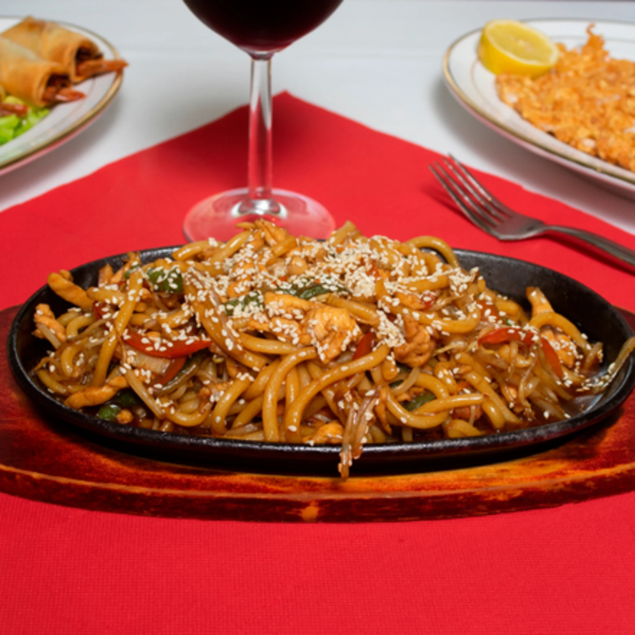 98BV. Tallarines Udon con Verduras y salsa Teriyaki casera