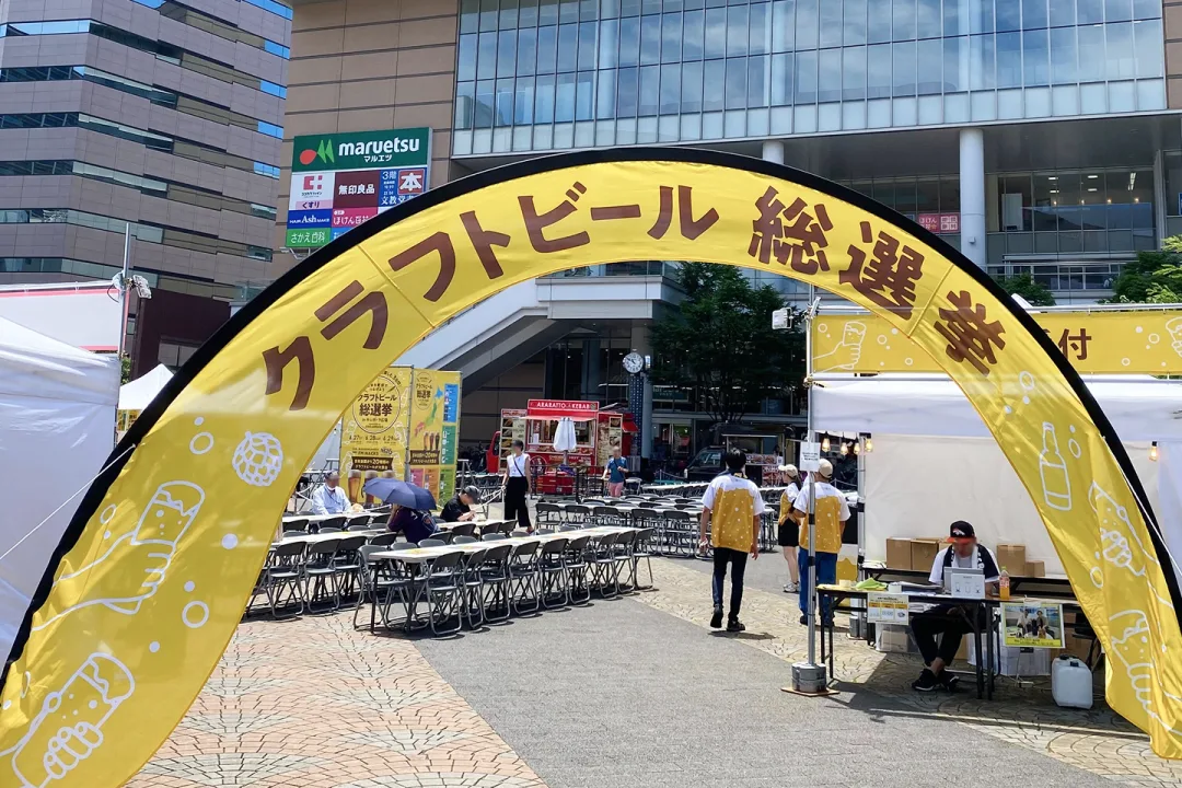 午前11時時点での会場入口。まだあまり人はいない。