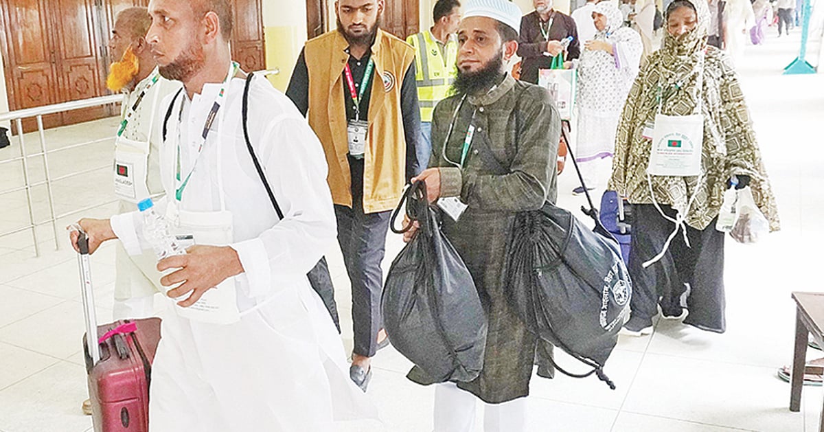 পবিত্র হজ হজ ফ্লাইট শুরু, এ বছর যাচ্ছেন সাড়ে ৭৮ হাজার বাংলাদেশি