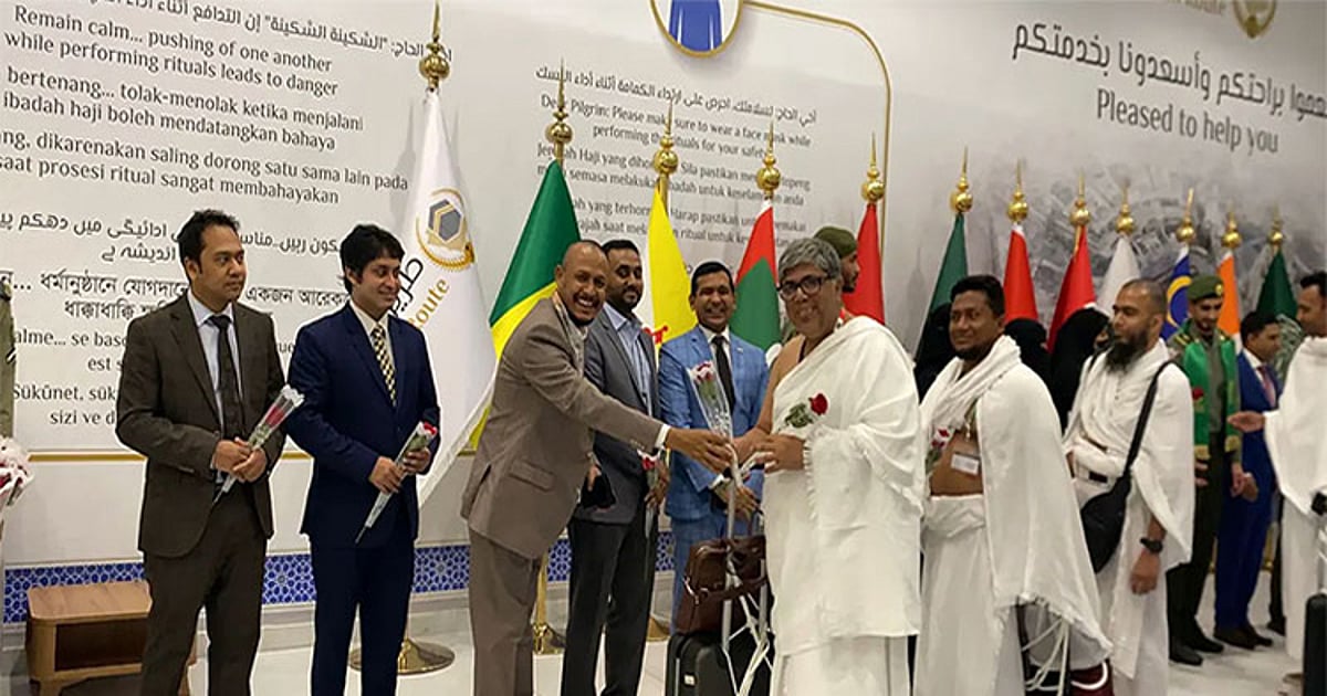 সৌদি আরবে পৌঁছে বাংলাদেশের প্রথম হজ ফ্লাইট