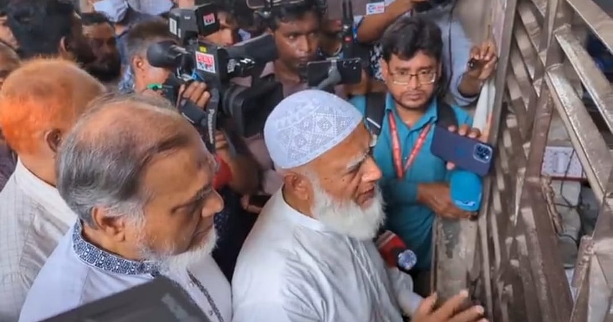 জামায়াত আমির বলেন, জনদুর্ভোগ আছে কি না বোঝার জন্য পেট্রলপাম্প পরিদর্শনে গেলেন