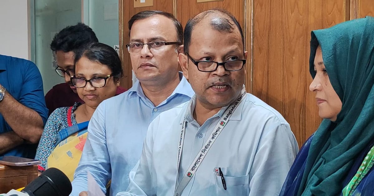 সংসদের সংরক্ষিত আসনে বিদ্যমান দল ও জোটের বাইরে মনোনয়নপত্র জমা দিয়েছেন তিনজন