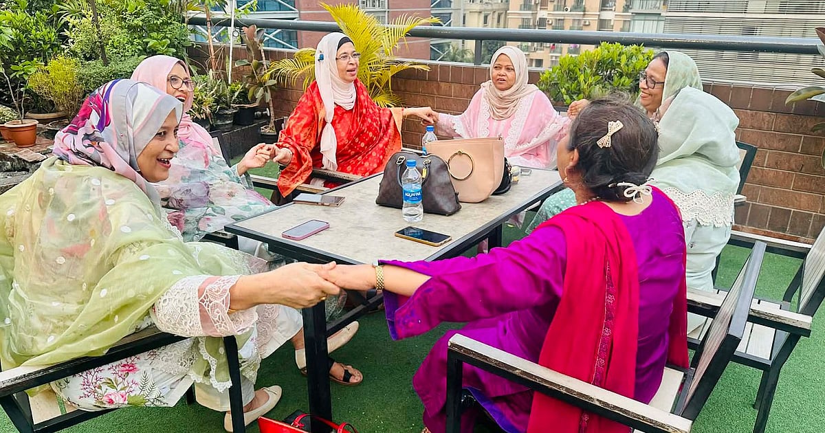বন্ধুত্বের সঙ্গ যেন রক্তের সম্পর্কের চেয়েও কম নয়