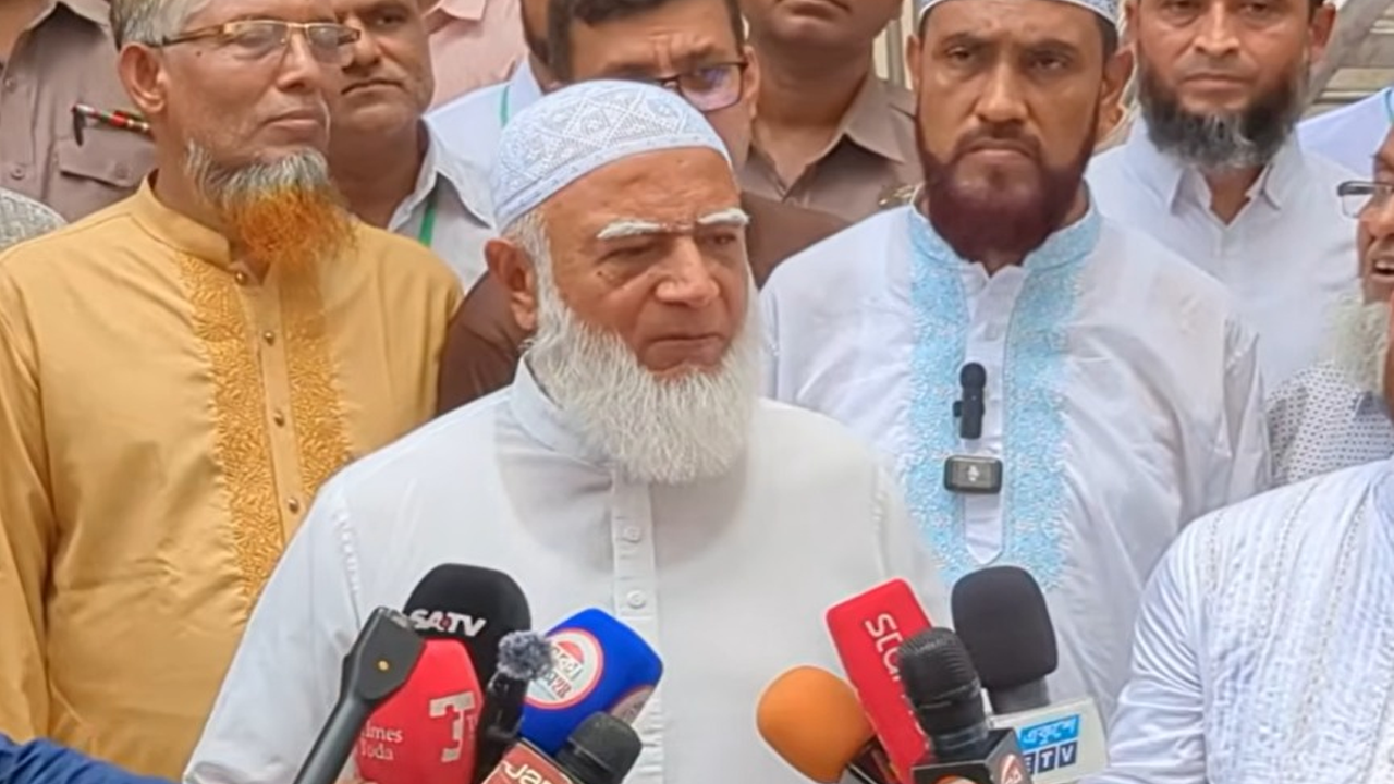 মানুষ হওয়ার আঙিনায় অমানুষের কাজ চাই না