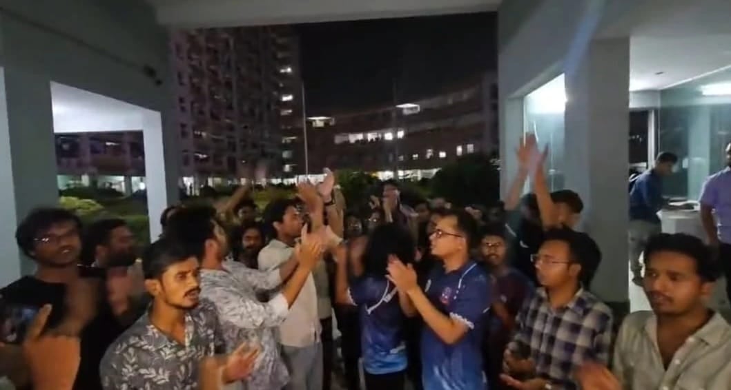 ঢাকা বিশ্ববিদ্যালয়ে ছাত্রদলের হেনস্তার শিকার ছাত্রদের দলের সাংবাদিক