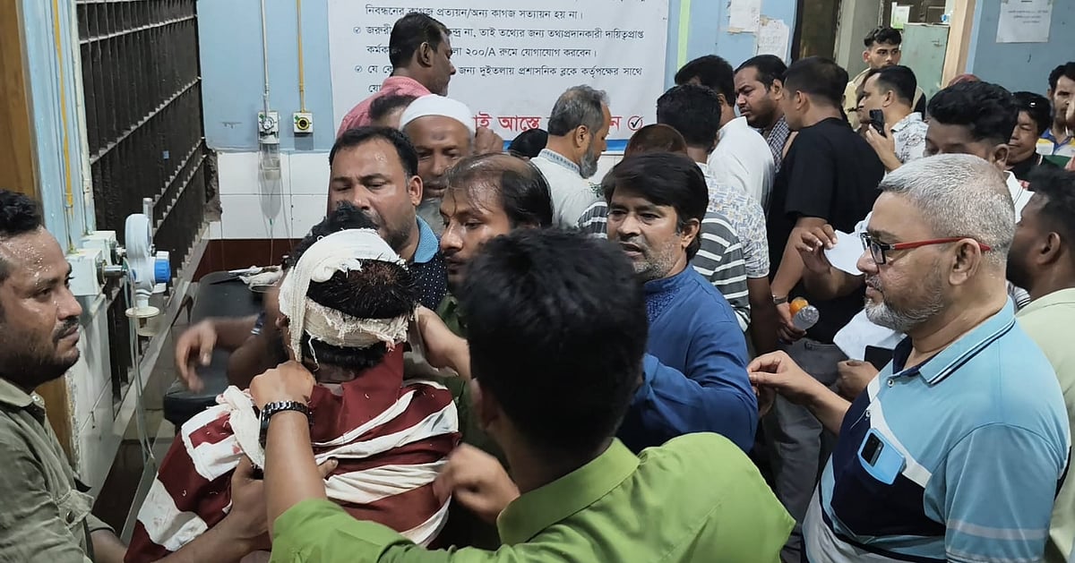 ব্রাহ্মণবাড়িয়ায় নির্মাণকাজে দেয়াল ধসে আহত ৩